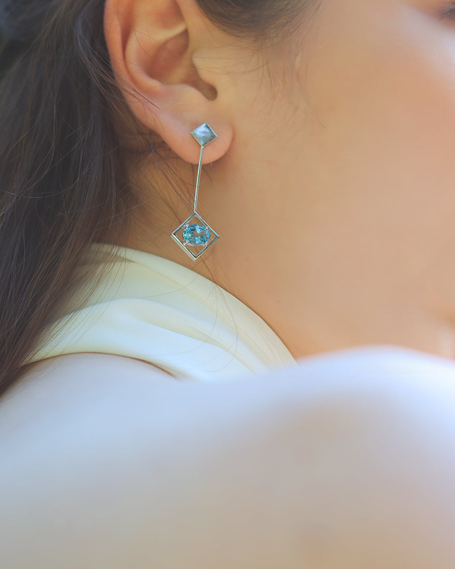 Carolin_Stone_Jewellery_Big_Sparkling_Ohrringe_Topas_auf_model_3.jpg