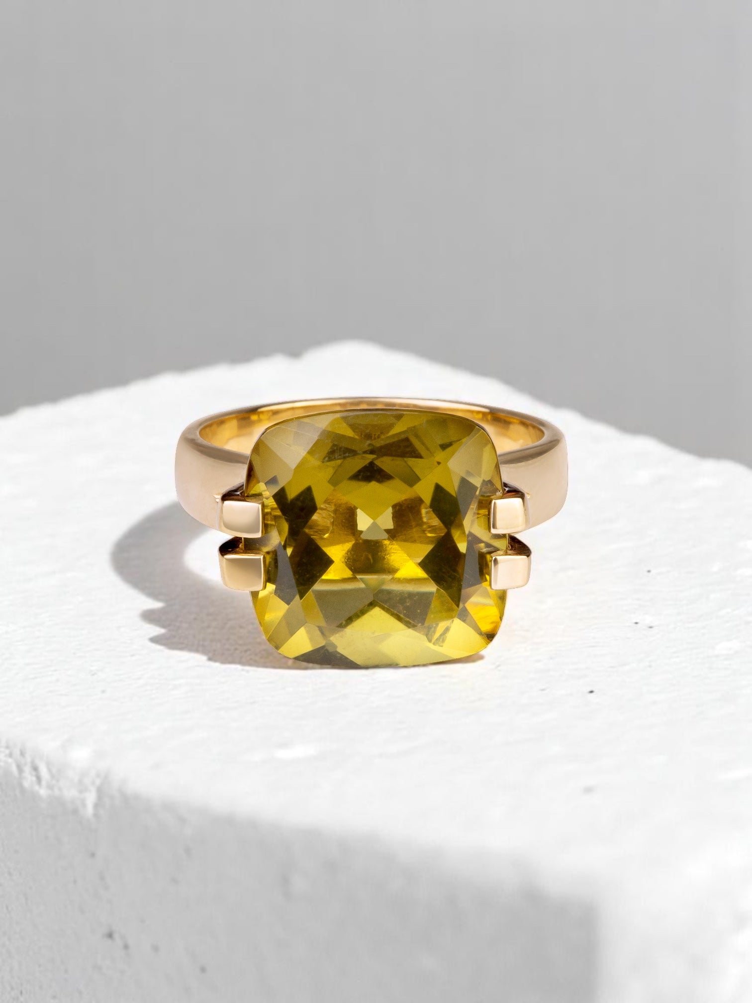 Brilliant Ring Olive Quartz Gold