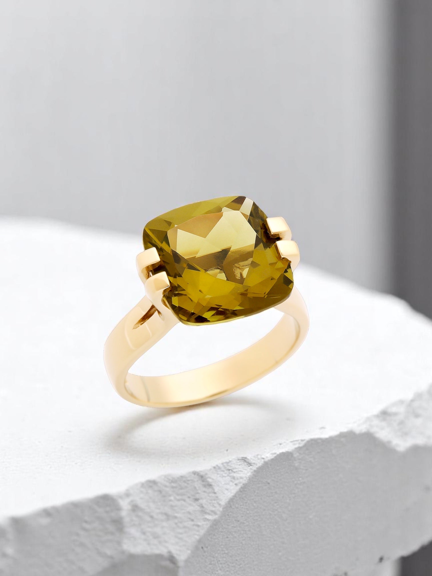 Brilliant Ring Olive Quartz Gold