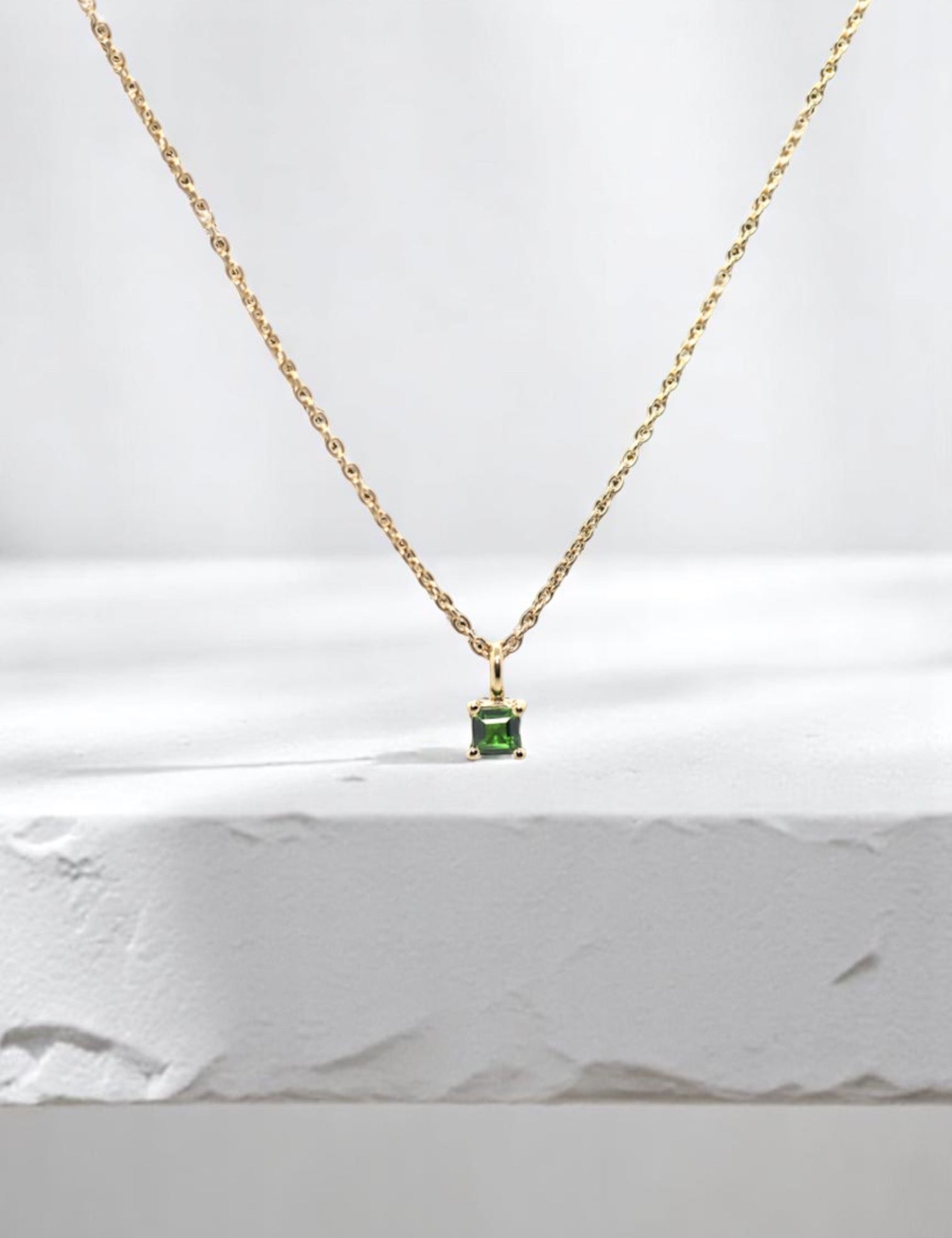 Carolin_Stone_Jewellery_Kreativitat_Halskette_Chromdiopsid_Gold_main-Photoroom-17.jpg