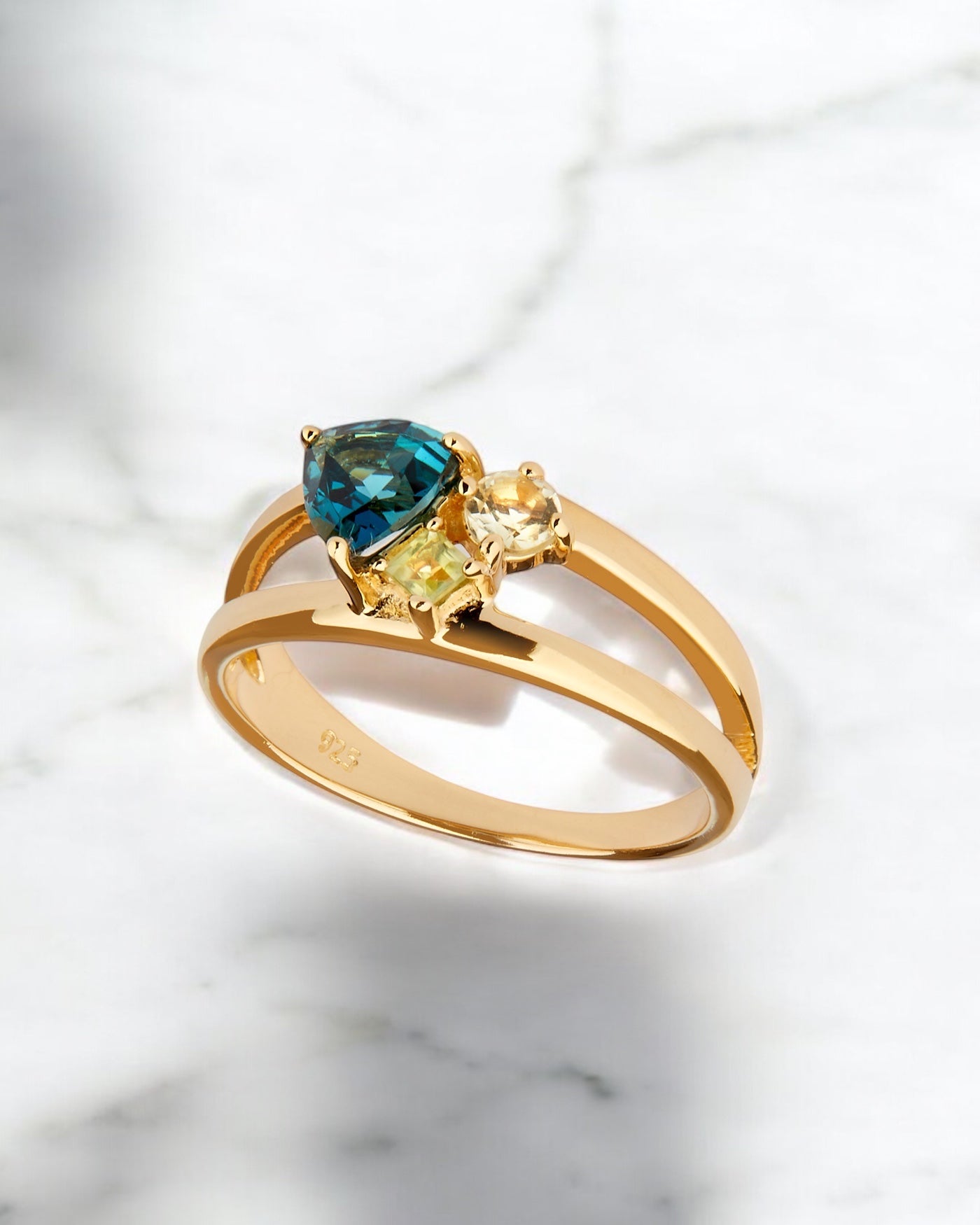 Carolin_Stone_Jewellery_Lucid_Ring_Gold_second-Photoroom-Photoroom.jpg