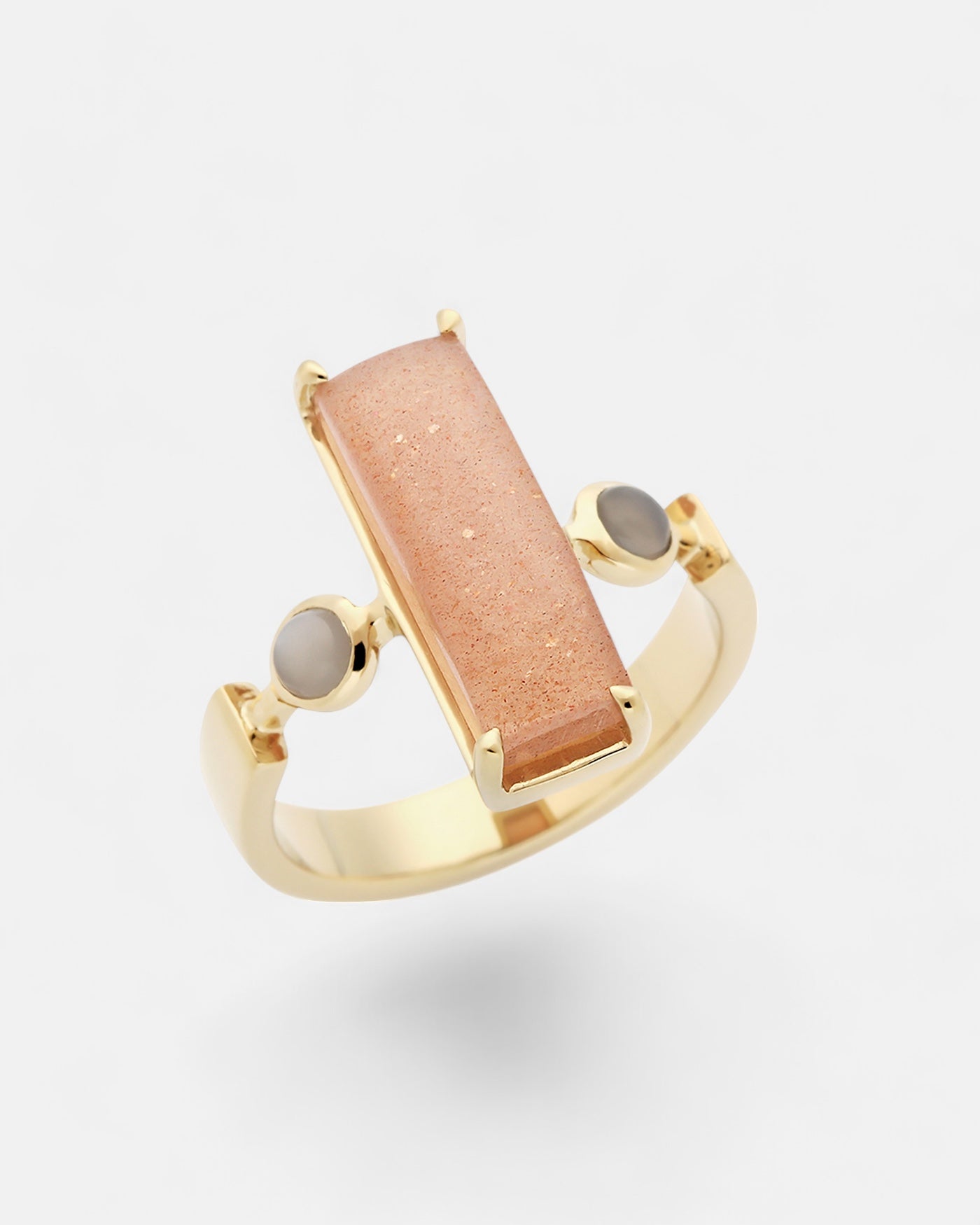 Carolin_Stone_Jewellery_Mystic_Ring_Mondstein_Gold_main.jpg