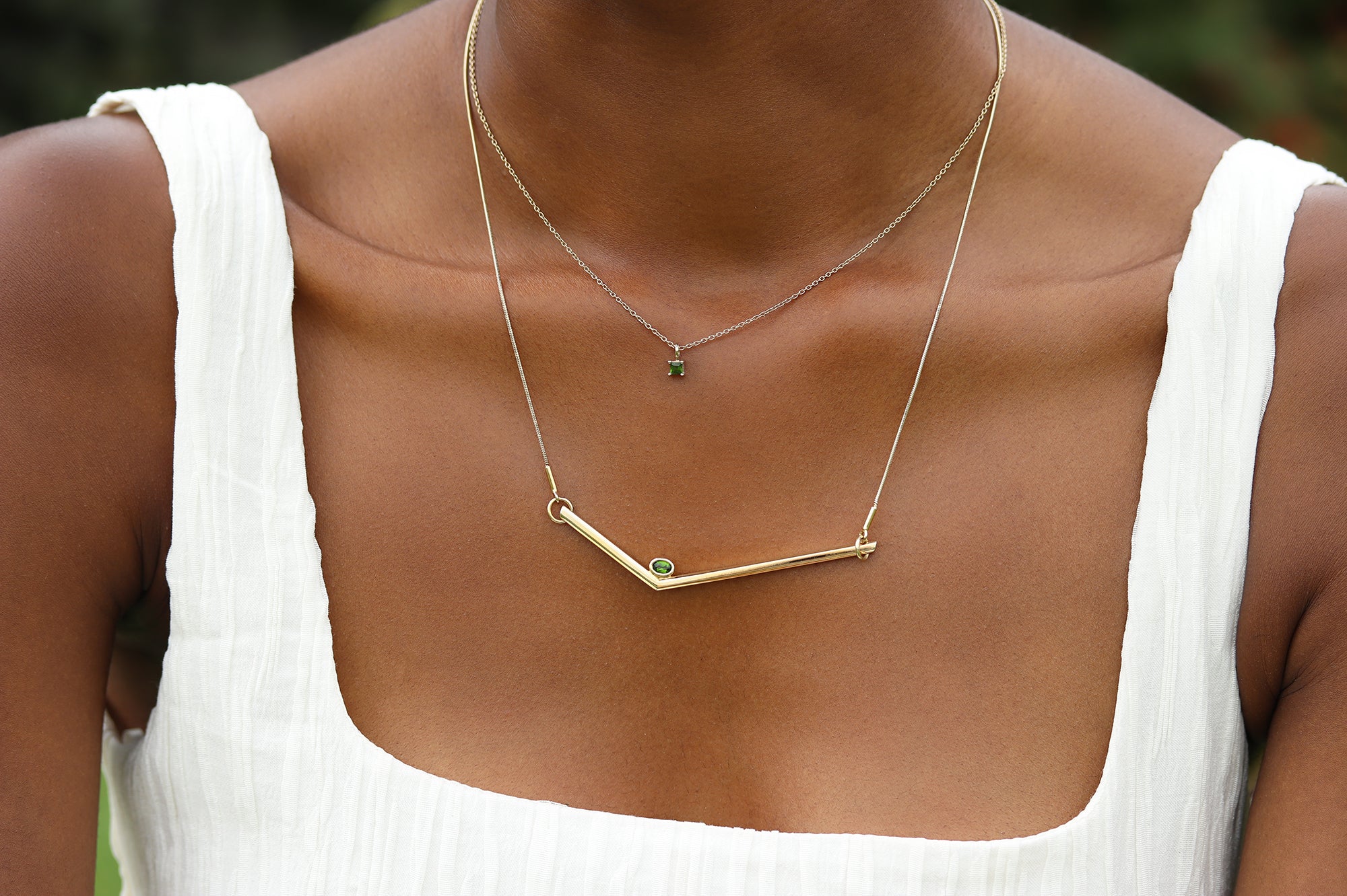 Carolin_Stone_Jewellery_Transforming_Halskette_Chromdiopsid_Kreativitat_Pendant_Gold_layered_neckalce.jpg