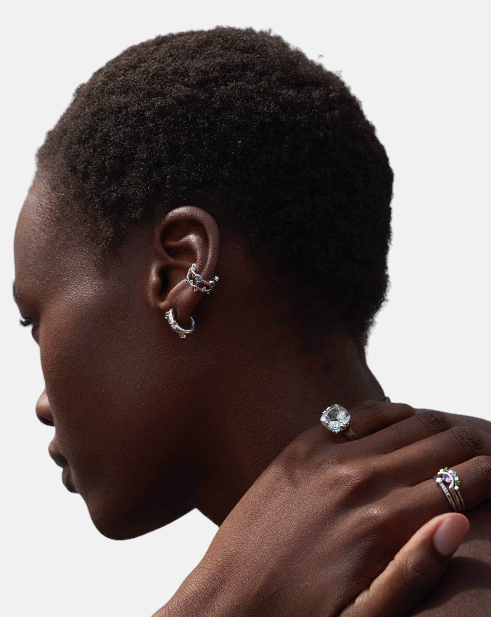 Carollin_Stone_Jewellery_My_Brilliant_Ring_gruner_Amethyst_Silber_am_model_2.jpg