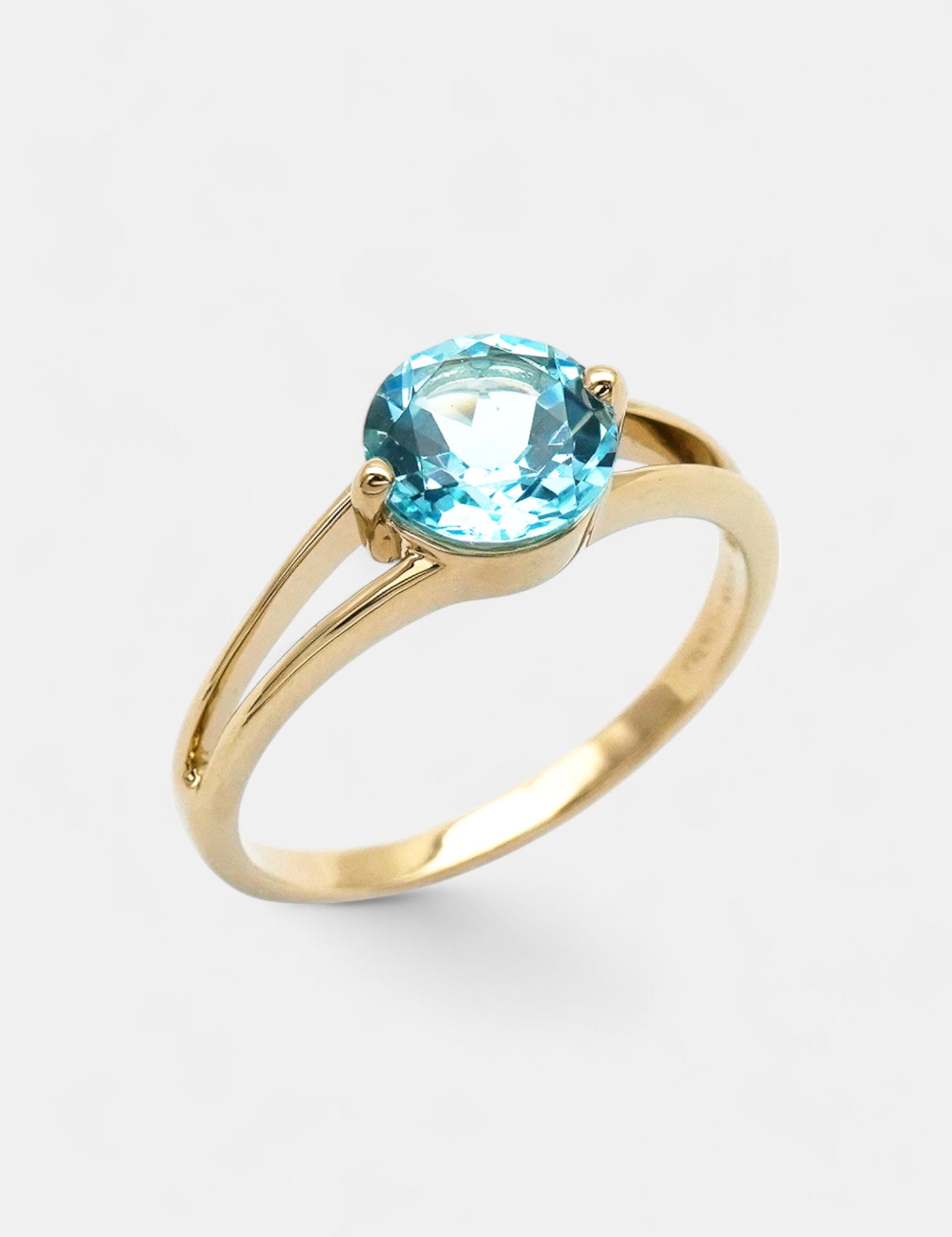 IntentionsringBlauerTopasGoldCarolinStone.jpg
