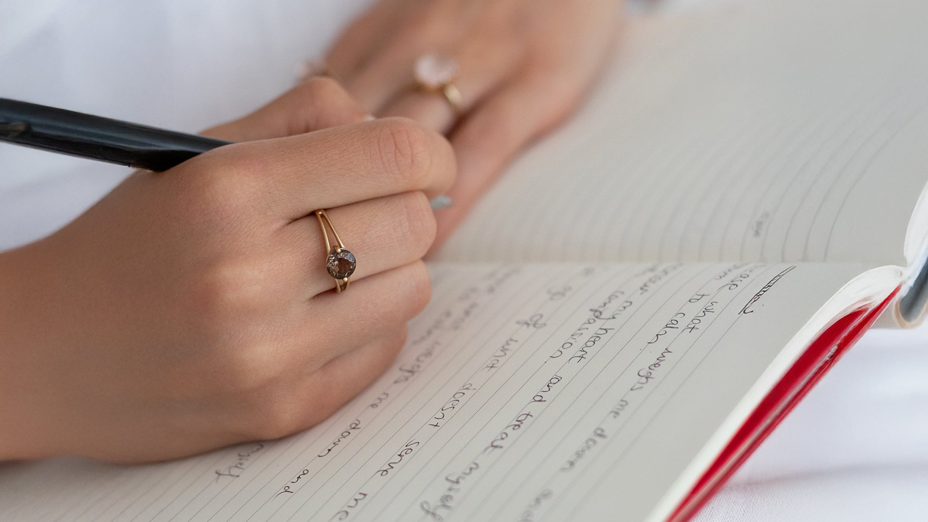Journaling für Stressabbau: Ein einfaches Ritual in Verbindung mit deinem Intention Ring