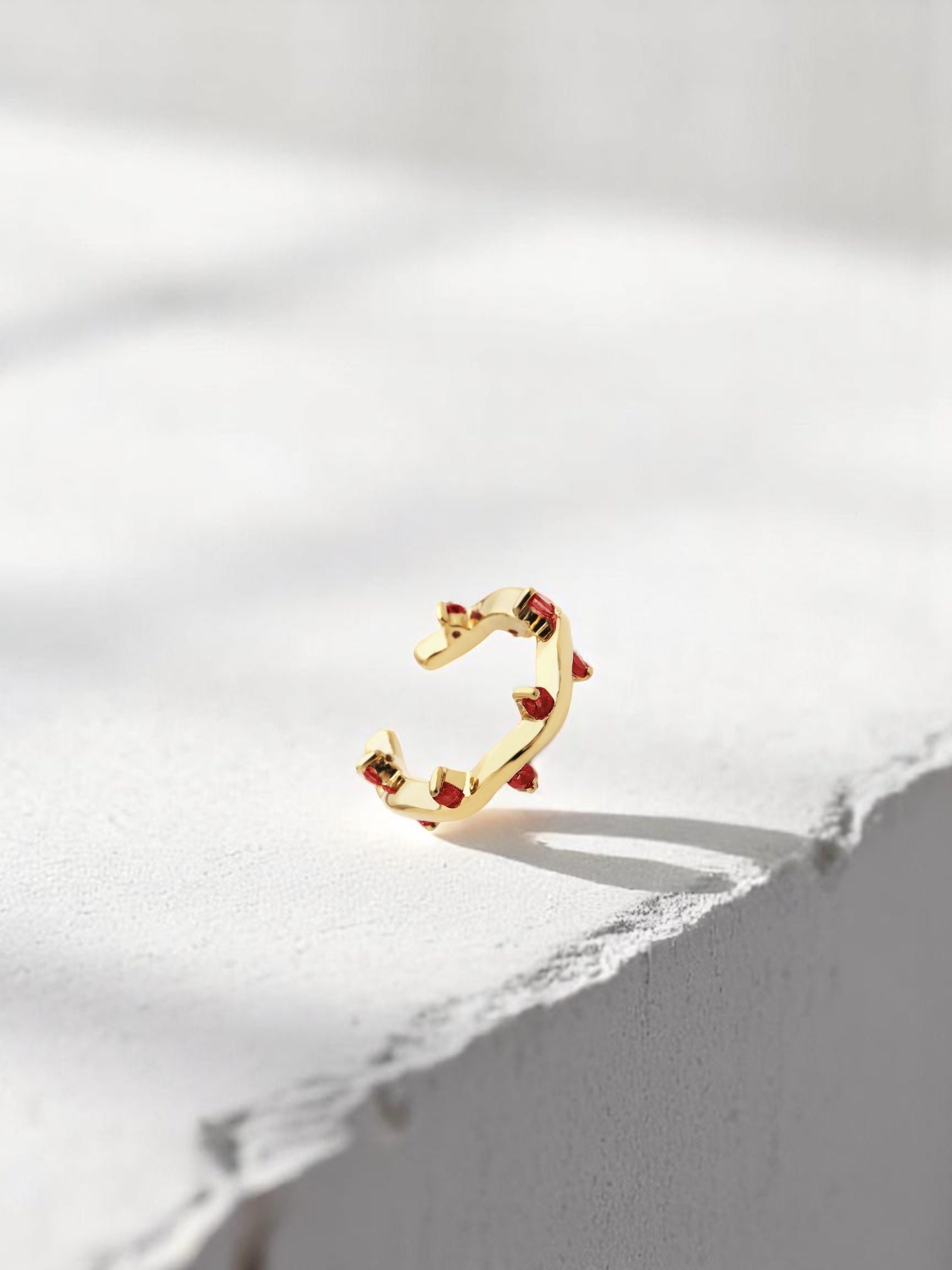 Cit'azone rot - Ear cuff Granat Gold