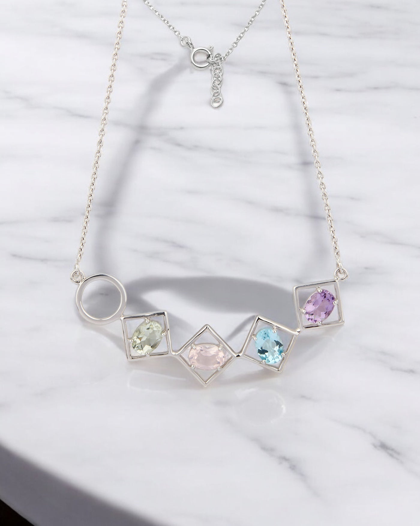 Carolin_Stone_Jewellery_Charming_Halskette_Topas_Silber_2-Photoroom.jpg