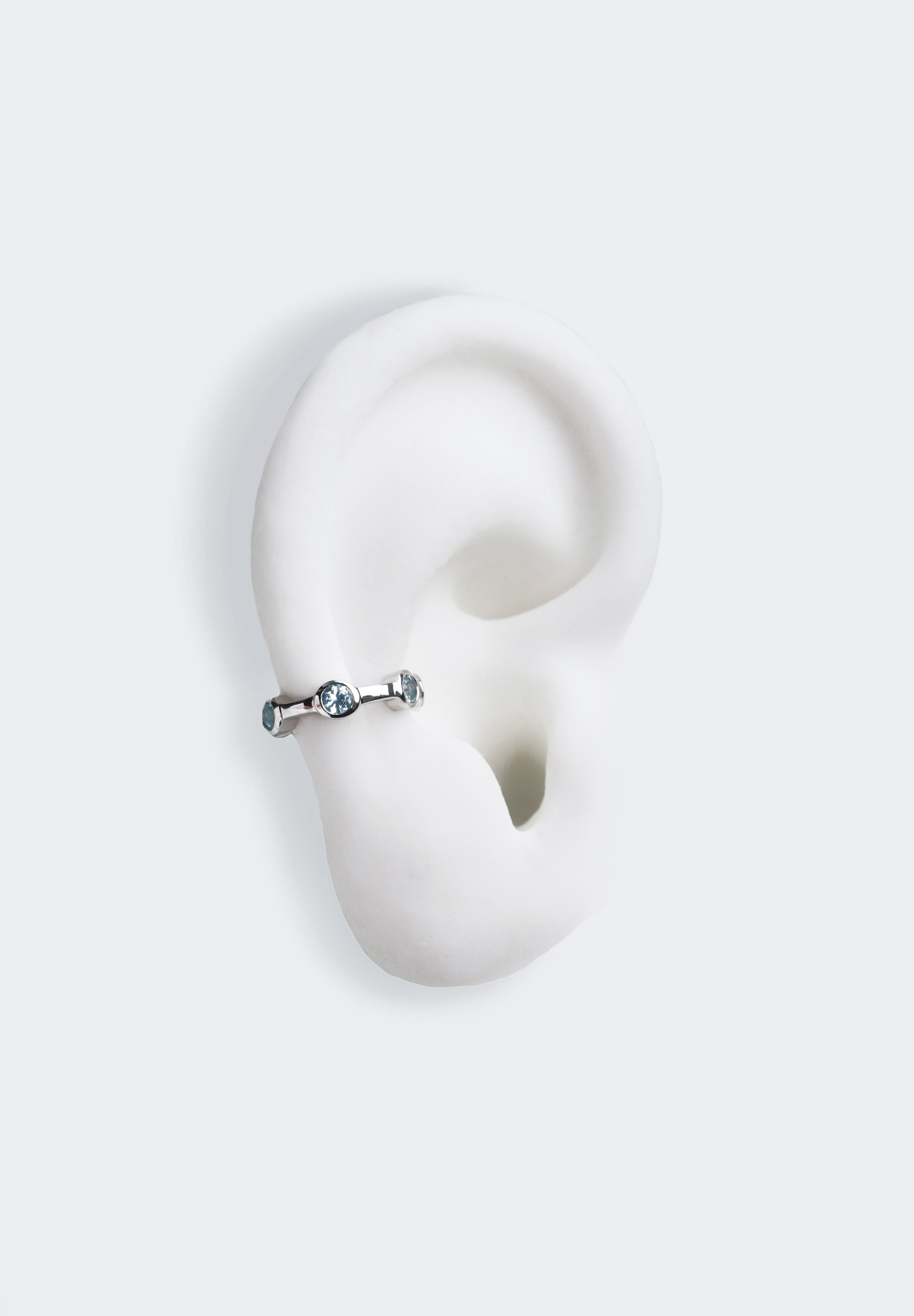 Citygirl blau - Ear cuff Topas Silber
