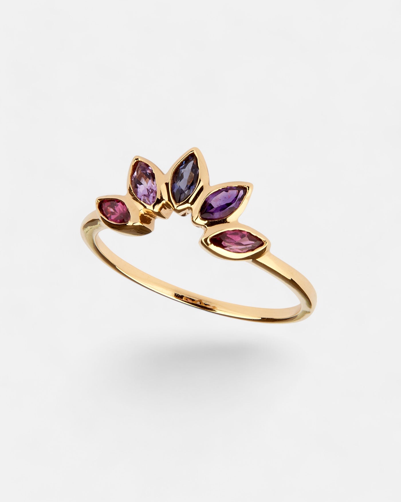 Carolin_Stone_Jewellery_Crown_Ring_Amethyst_Gold_Rodolith_main_2.jpg