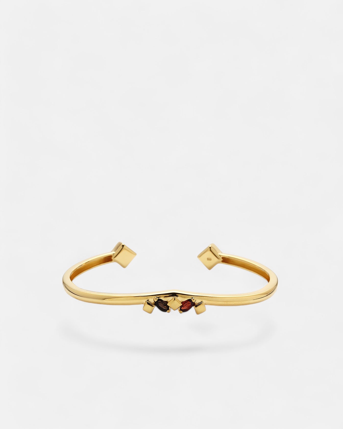 Daring Bangle Garnet Gold
