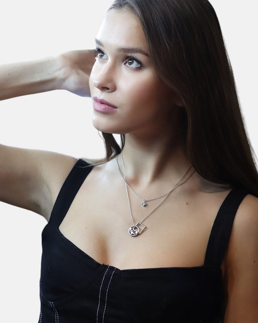 Carolin_Stone_Jewellery_Daring_Halskette_Amethyst_Silber_am_model_1.jpg