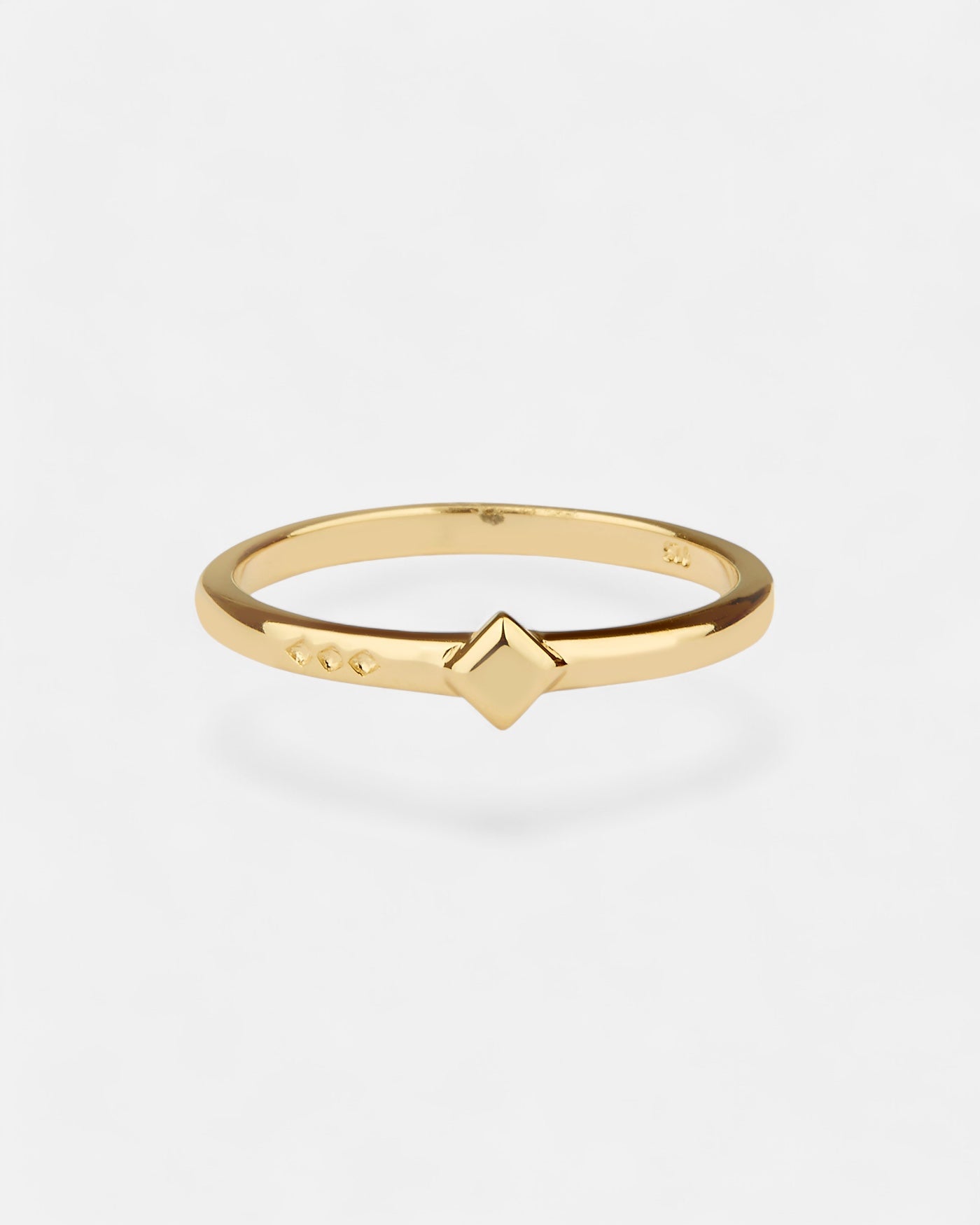 Daring Triad Ring Garnet Gold