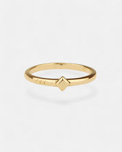 Daring Triad Ring Granat Gold