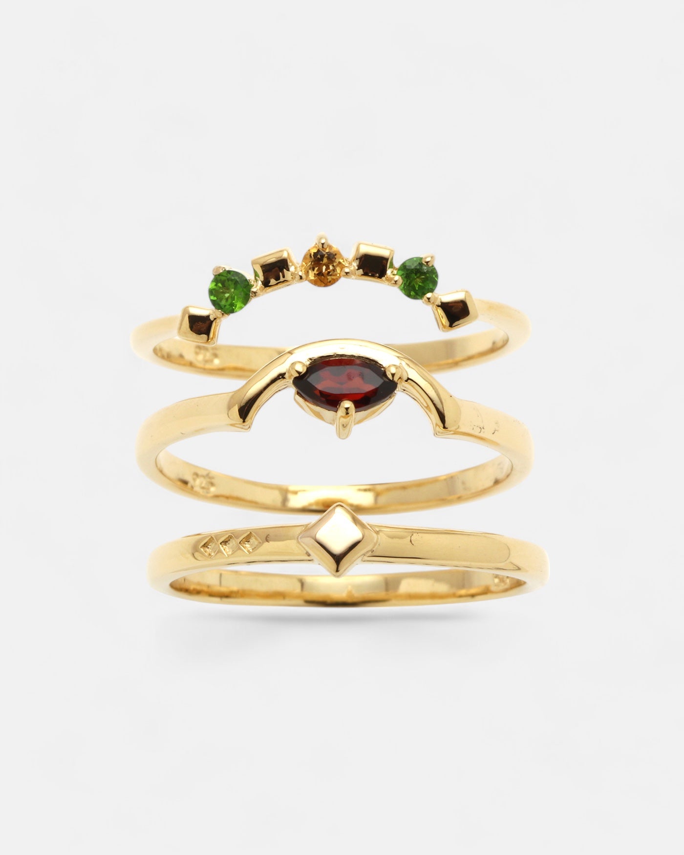 Daring Triad Ring Garnet Gold