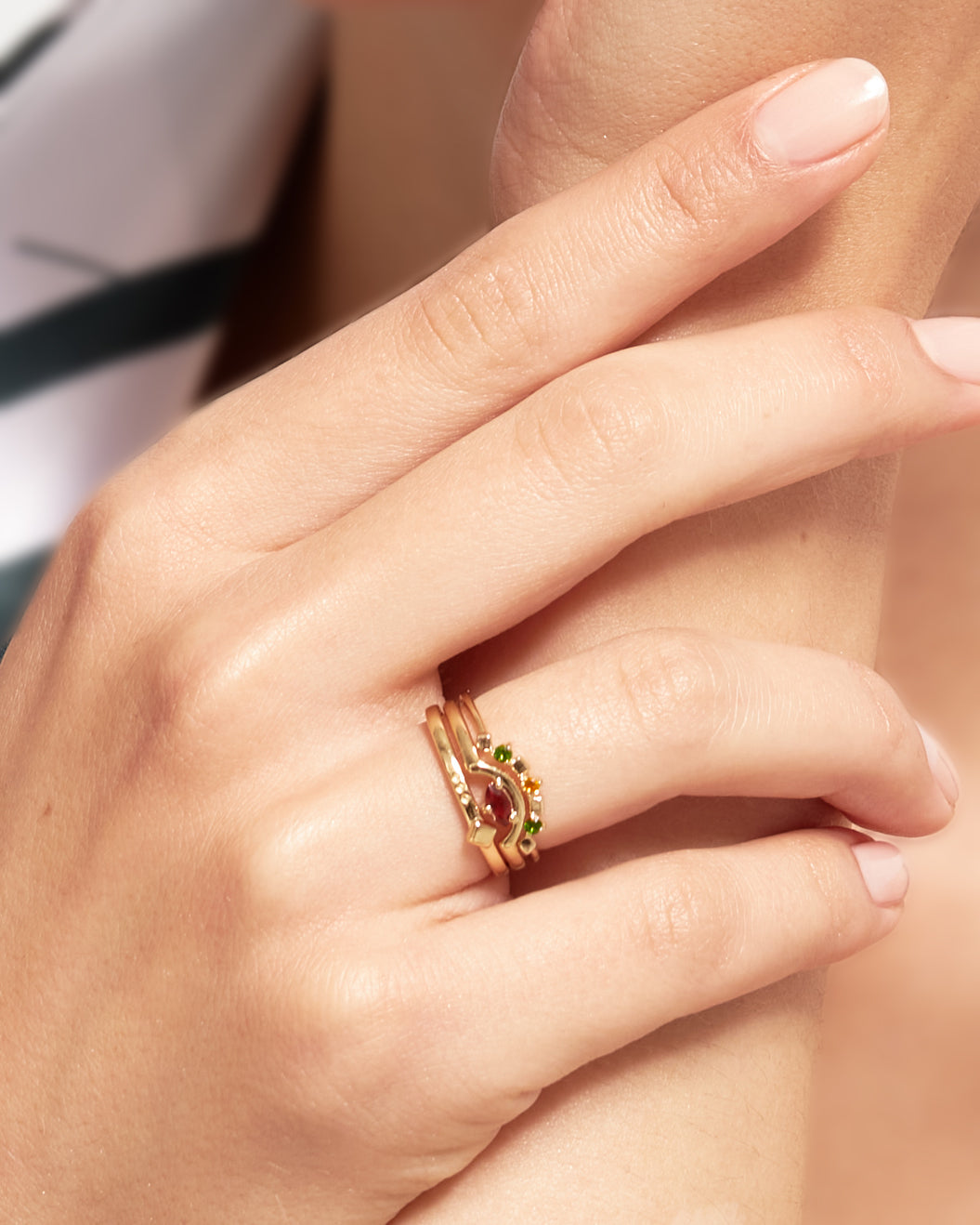 Daring Triad Ring Garnet Gold