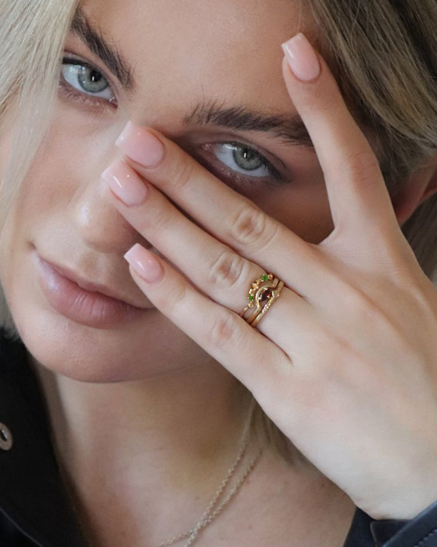 Daring Triad Ring Garnet Gold