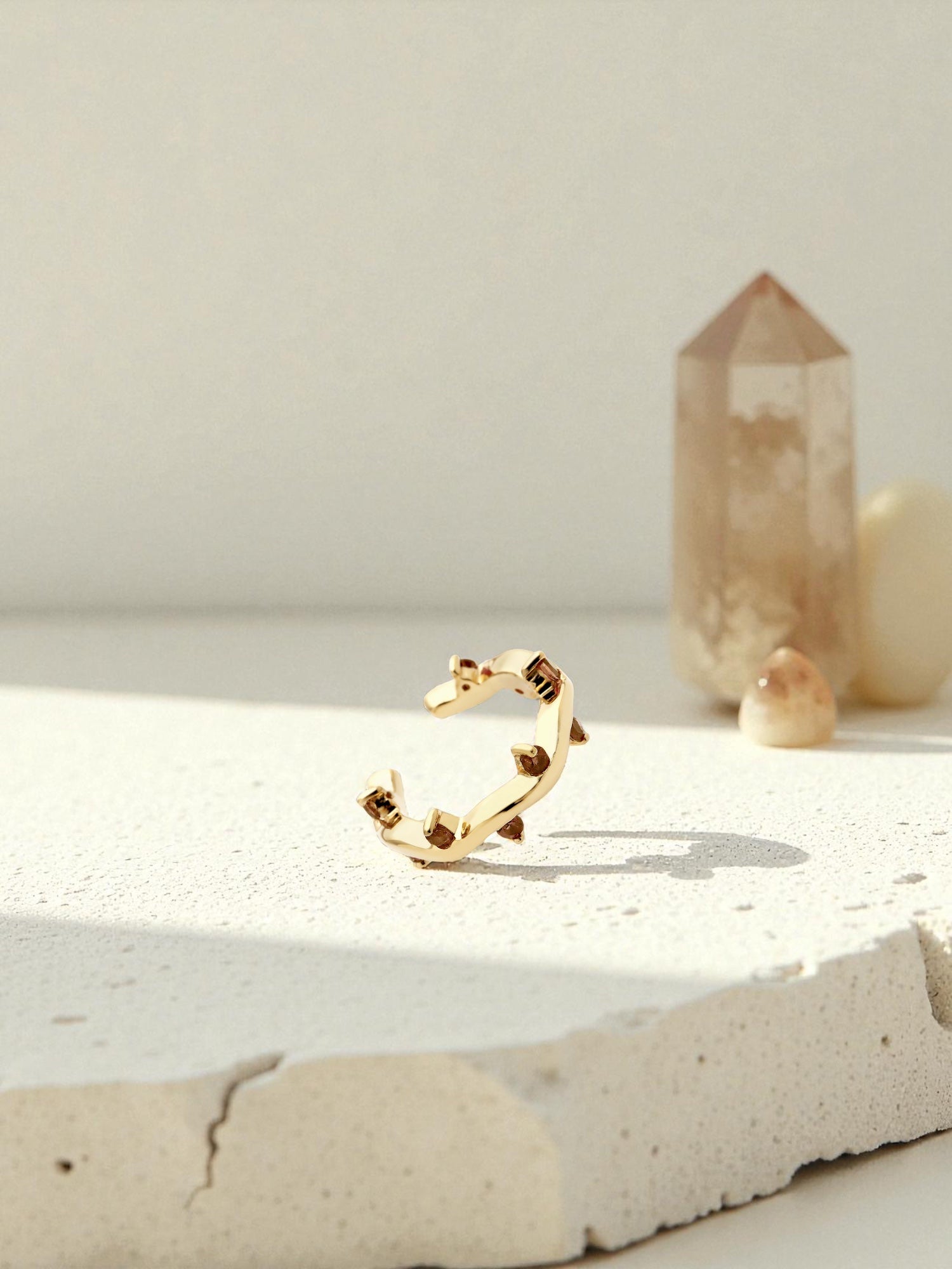 Carolin_Stone_Jewellery_EARCUFF_Smoky_Quartz_Gold-Photoroom-3.jpg