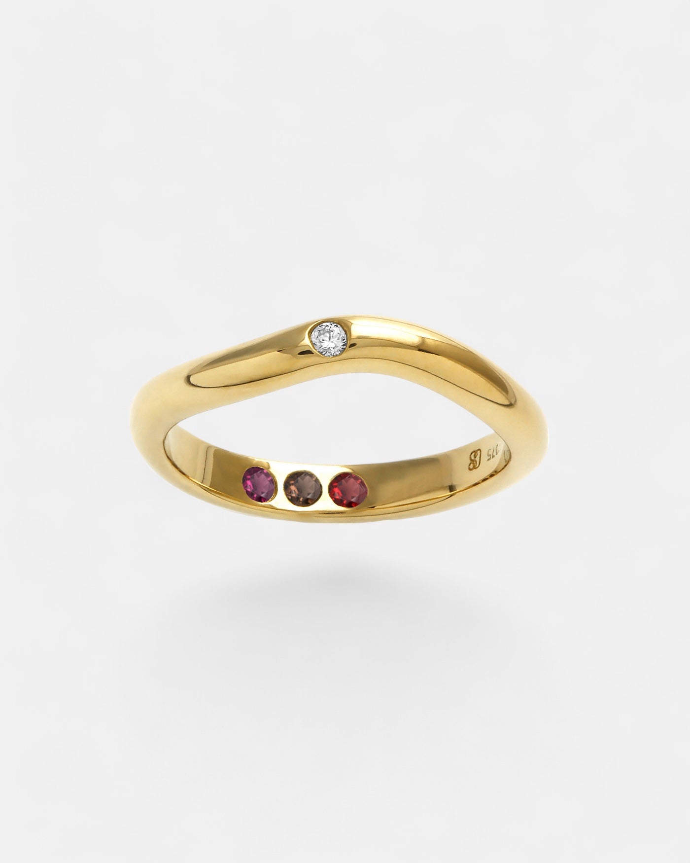 Carolin_Stone_Jewellery_Goldring_poliert_pre-set_Granat_Hidden_Inner_Strength_main.jpg