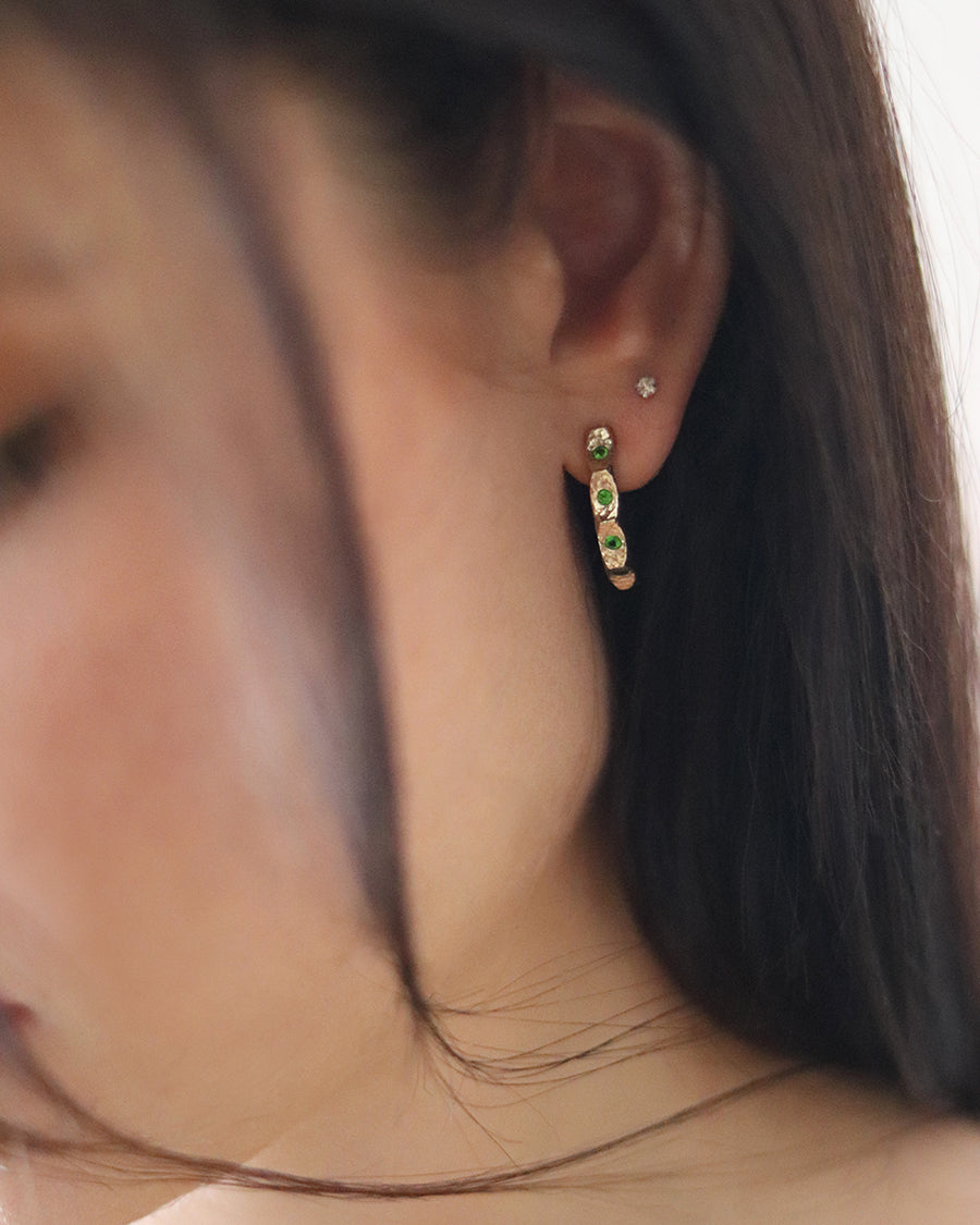 Carolin_Stone_Jewellery_Hidden_Inner_Strength_Ohrringe_Kreativitat_am_model_1.jpg