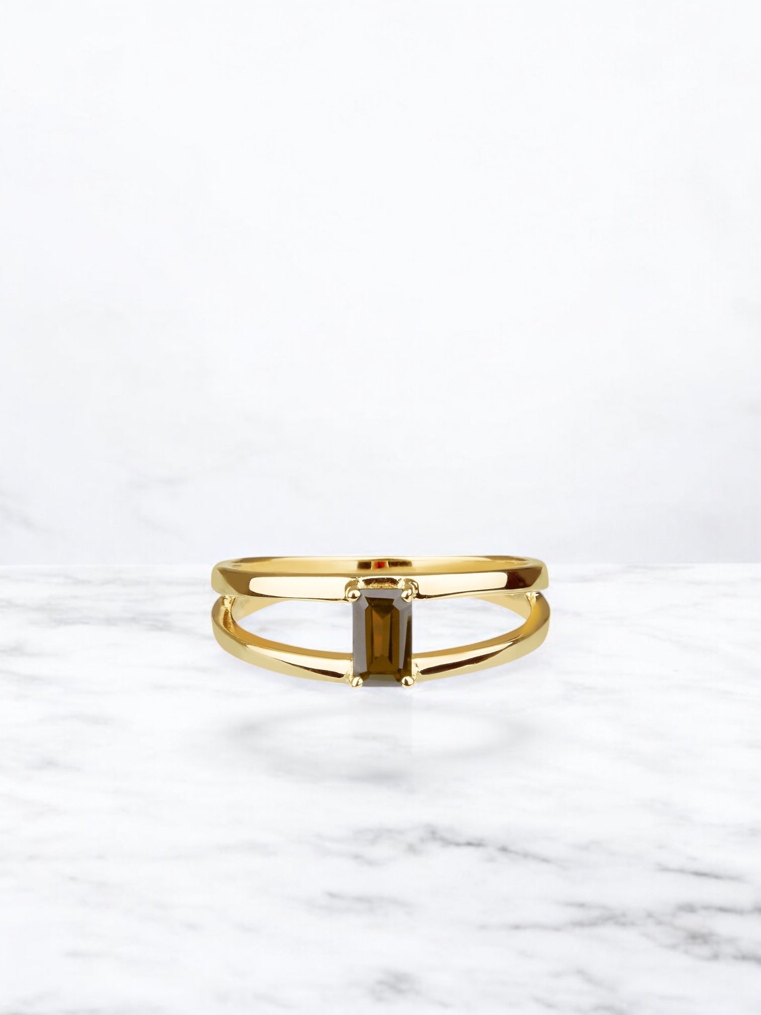 Carolin_Stone_Jewellery_Imaginative_Stress_Relief_Ring_Gold_Smoky_Quartz_Rings_marble_banner-Photoroom.jpg