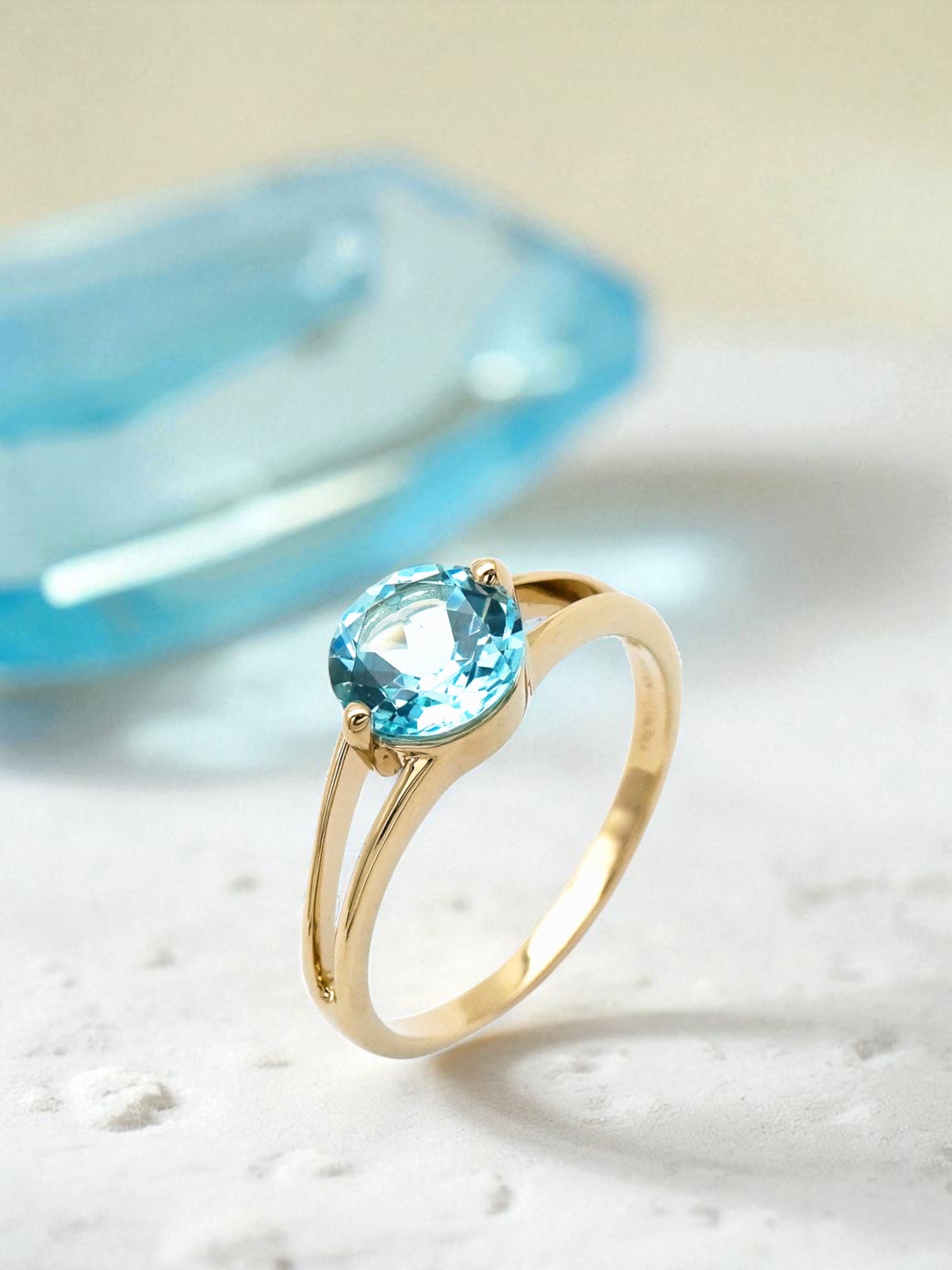 Carolin_Stone_Jewellery_Intention_Ring_Blau_Topaz_Gold-Photoroom-Photoroom-10.jpg