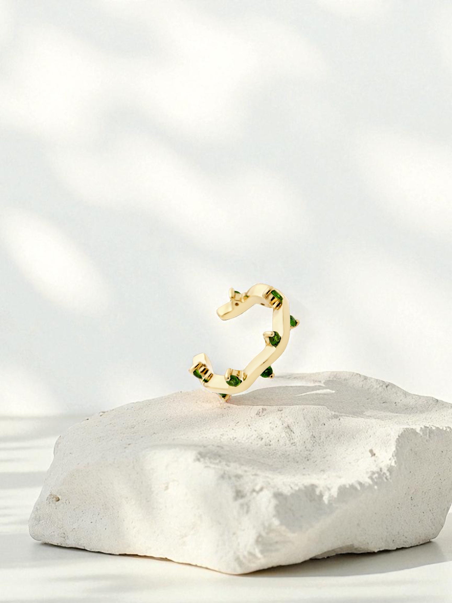 Carolin_Stone_Jewellery_Kreativitat_Earcuff.jpg