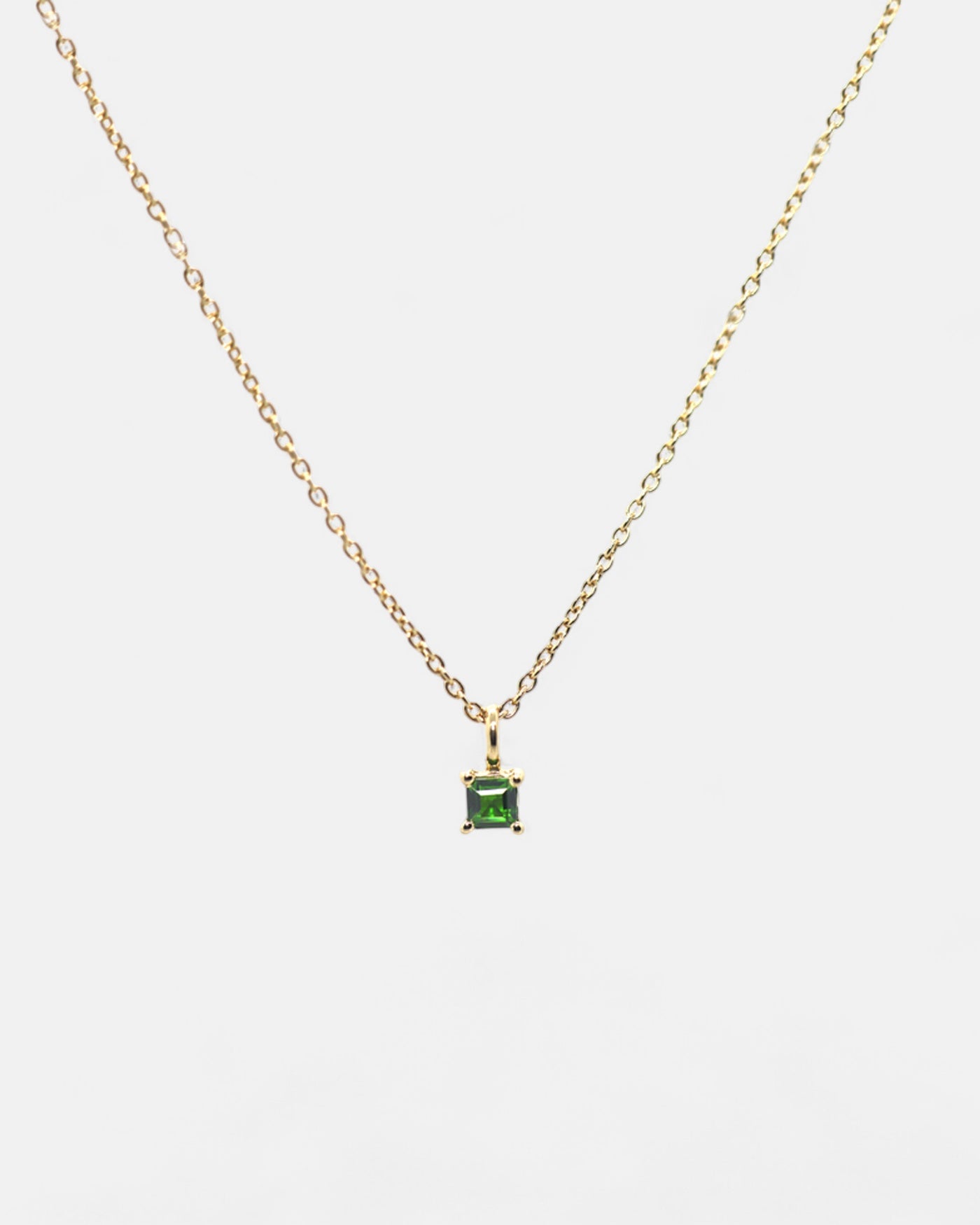 Carolin_Stone_Jewellery_Kreativitat_Halskette_Chromdiopsid_Gold_main.jpg
