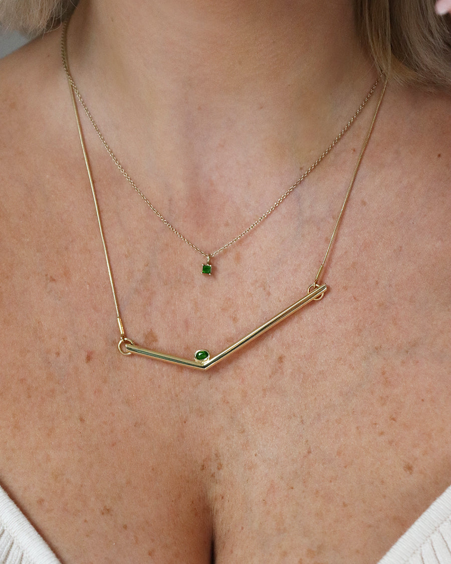 Carolin_Stone_Jewellery_Kreativitat_Halskette_Chromdiopsid_Gold_und_Transforming_Halskette_Chromdiopsid_Gold_am_hals_2.jpg