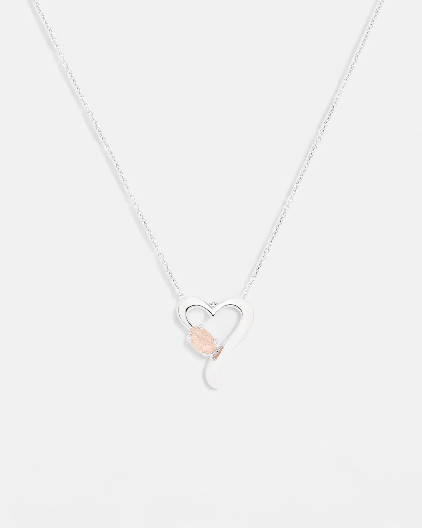 Carolin_Stone_Jewellery_Lovely_Herz_Halskette_Mondstein_Silber_main.jpg