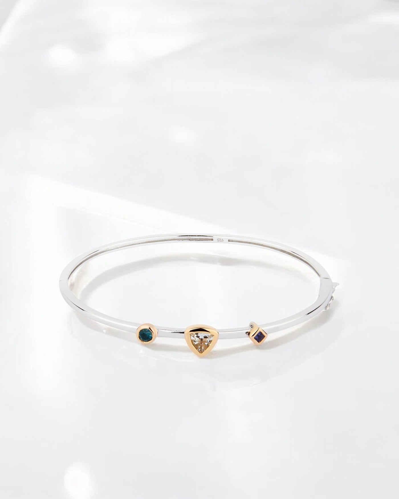 Carolin_Stone_Jewellery_Lucid_Armreif_Topas_Silber_1-Photoroom_aef56995-3c00-43e9-8ea4-269f1138be2f.jpg