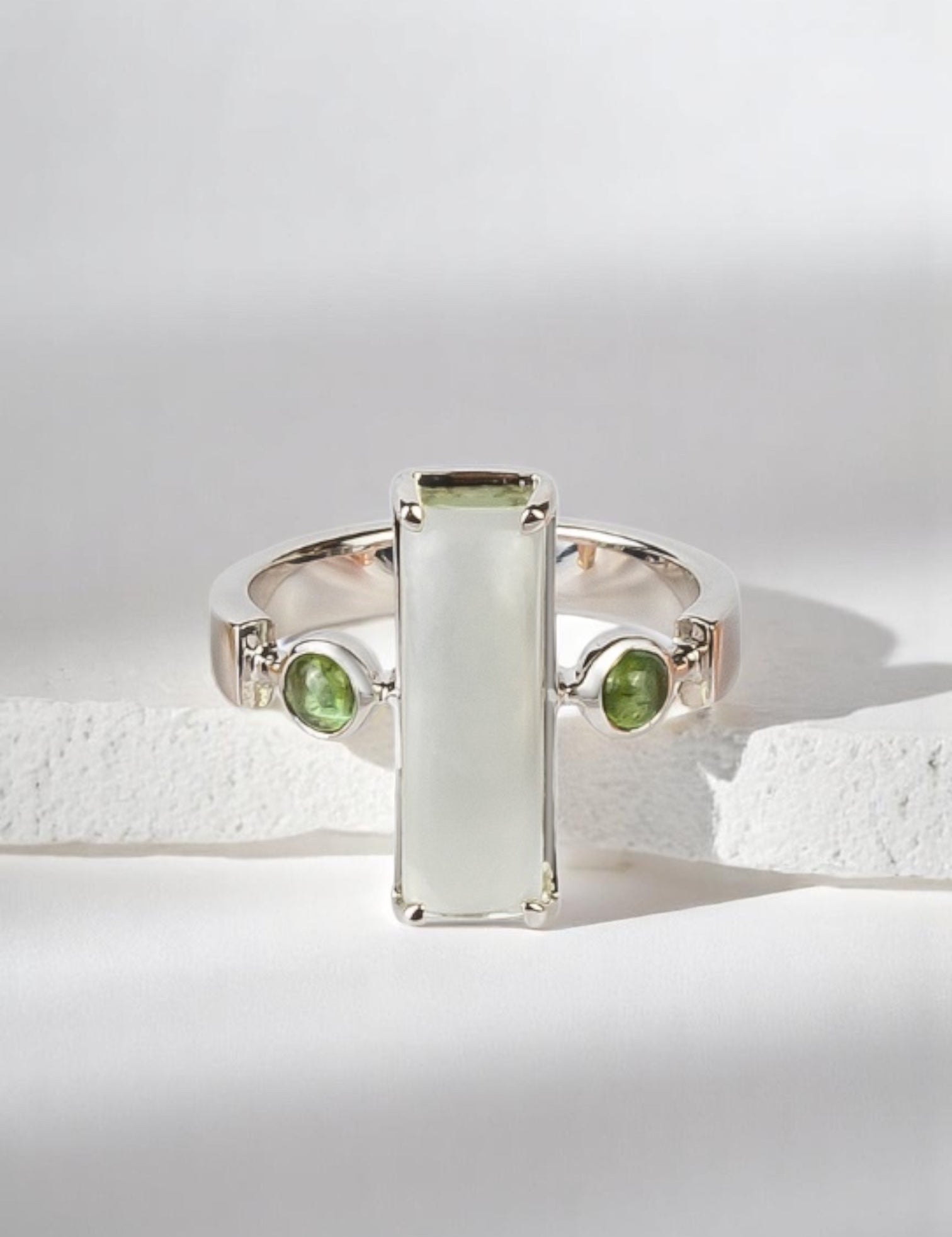 Carolin_Stone_Jewellery_Mystical_Ring_gruner_Amethyst_Silber_3.jpg