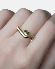 Pioneering ring chrome diopside gold