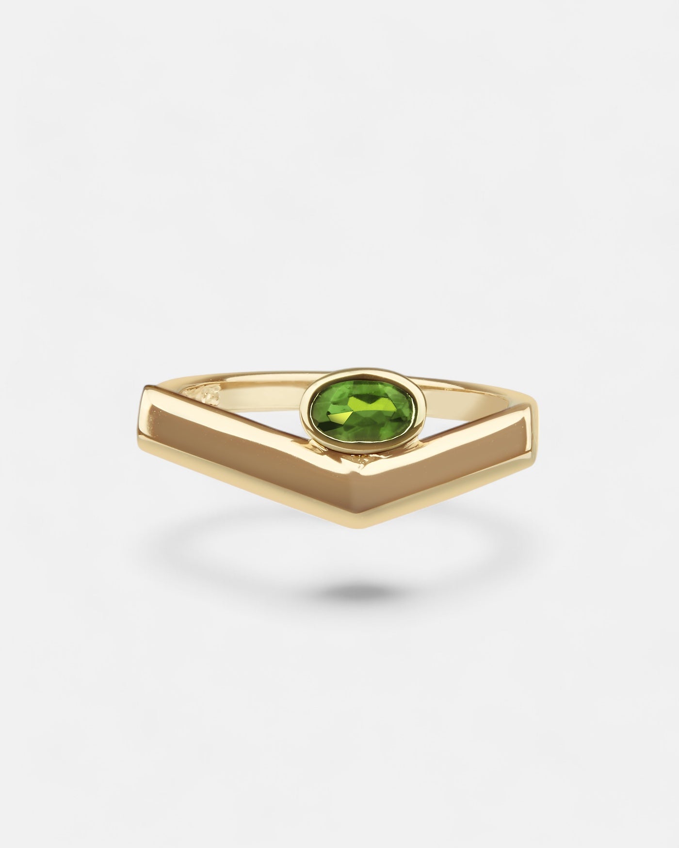 Pioneering ring chrome diopside gold
