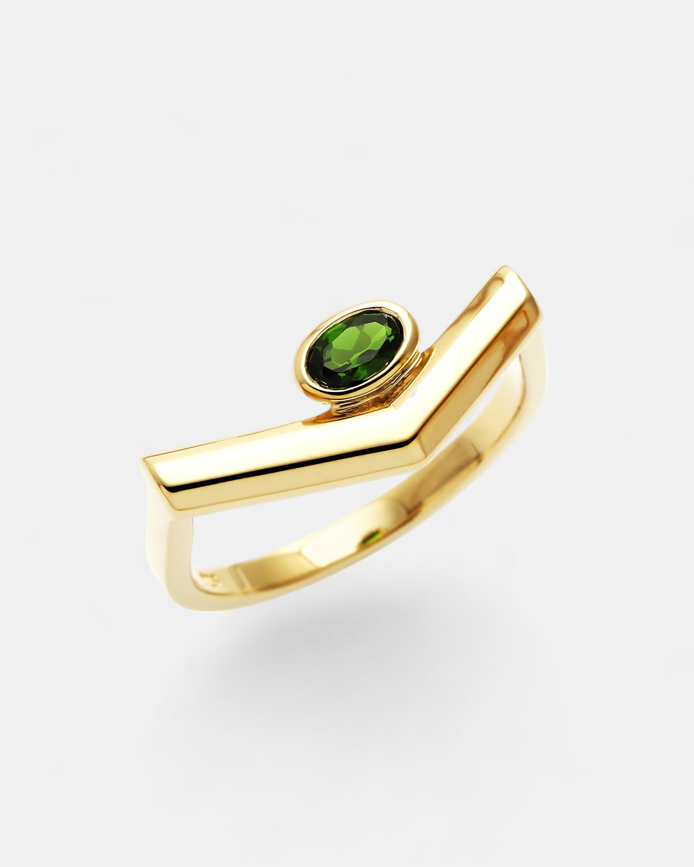Pioneering ring chrome diopside gold