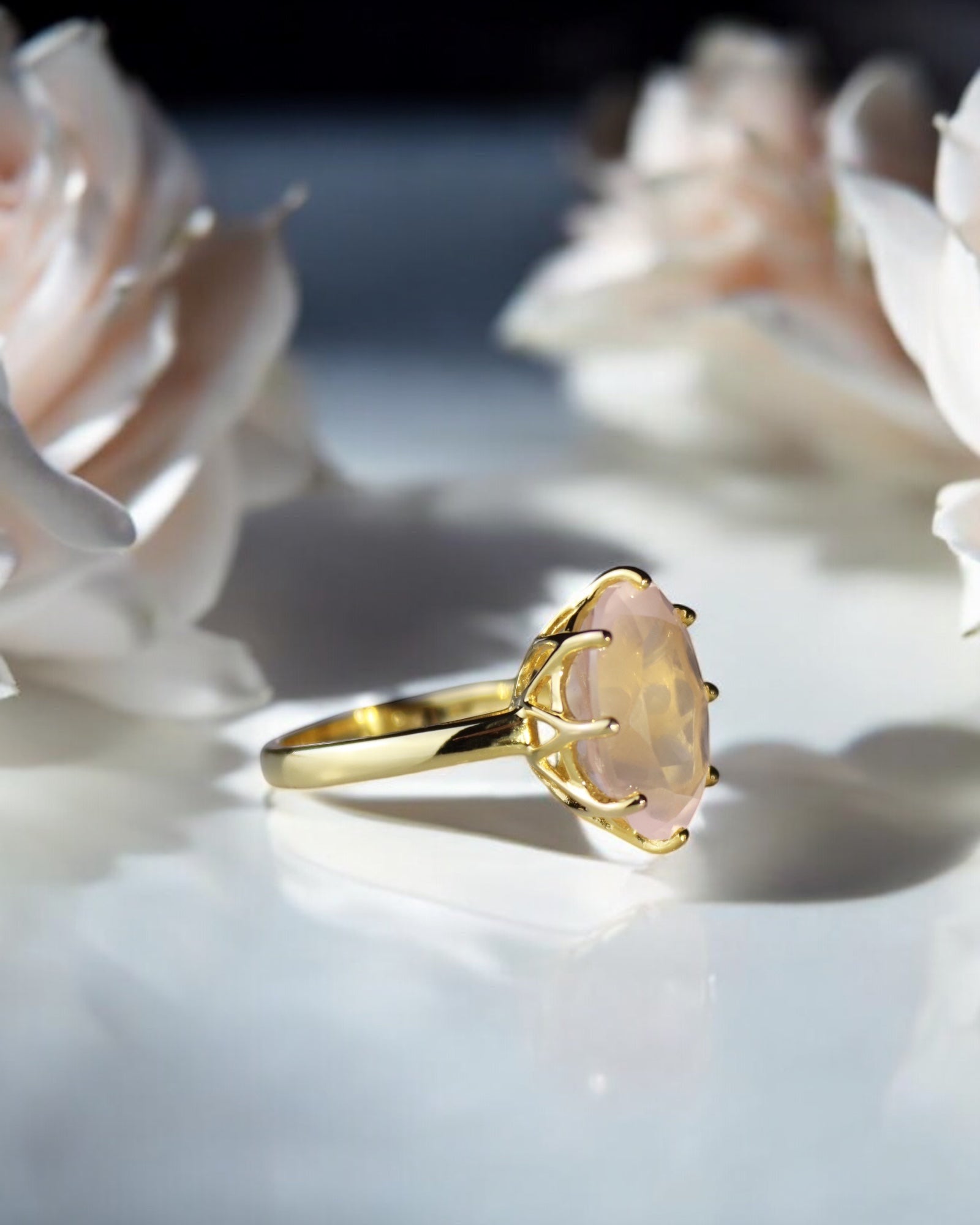 Carolin_Stone_Jewellery_Rose_Ring_Rosenquarz_Gold_2-Photoroom-2-Photoroom-2.jpg