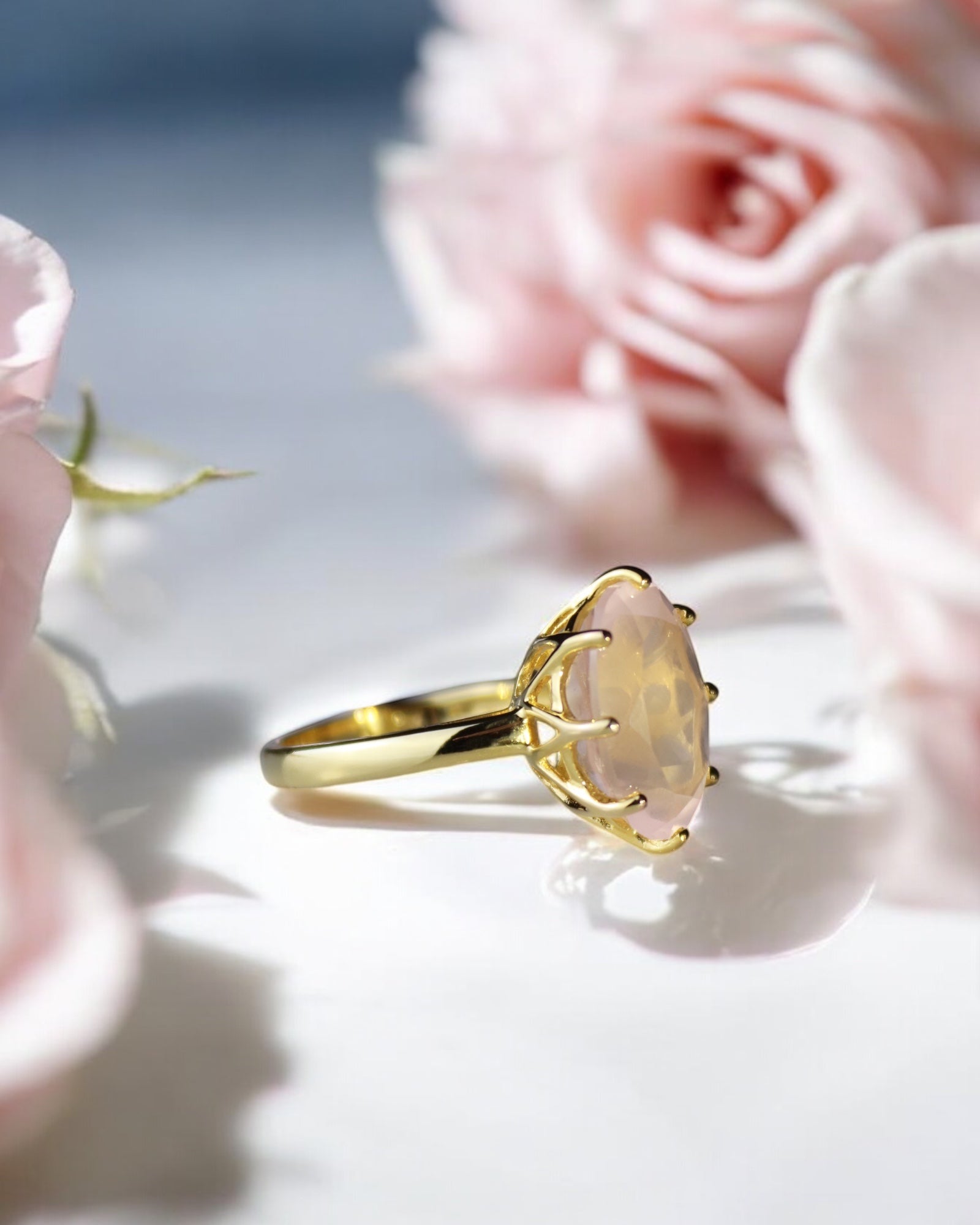 Carolin_Stone_Jewellery_Rose_Ring_Rosenquarz_Gold_2-Photoroom-2-Photoroom-4.jpg