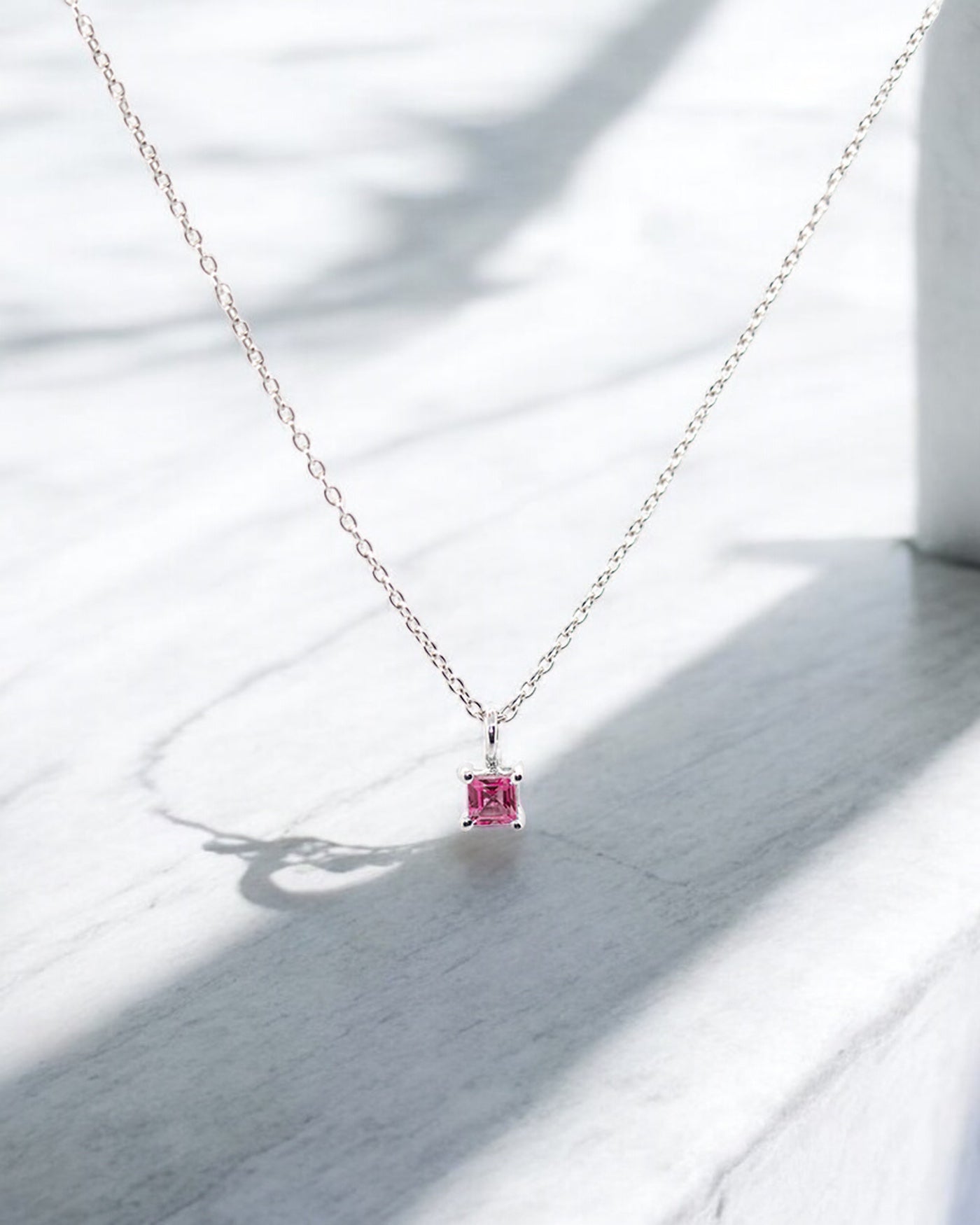 Carolin_Stone_Jewellery_Selbstbewusstsein_Halskette_Rhodolith_Silber_1.jpg