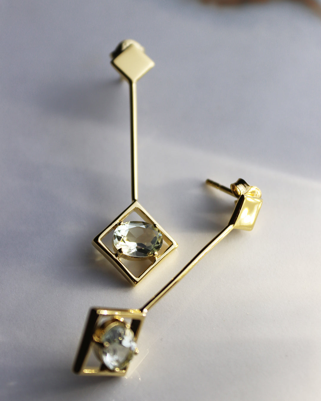Sparkling earrings green amethyst gold