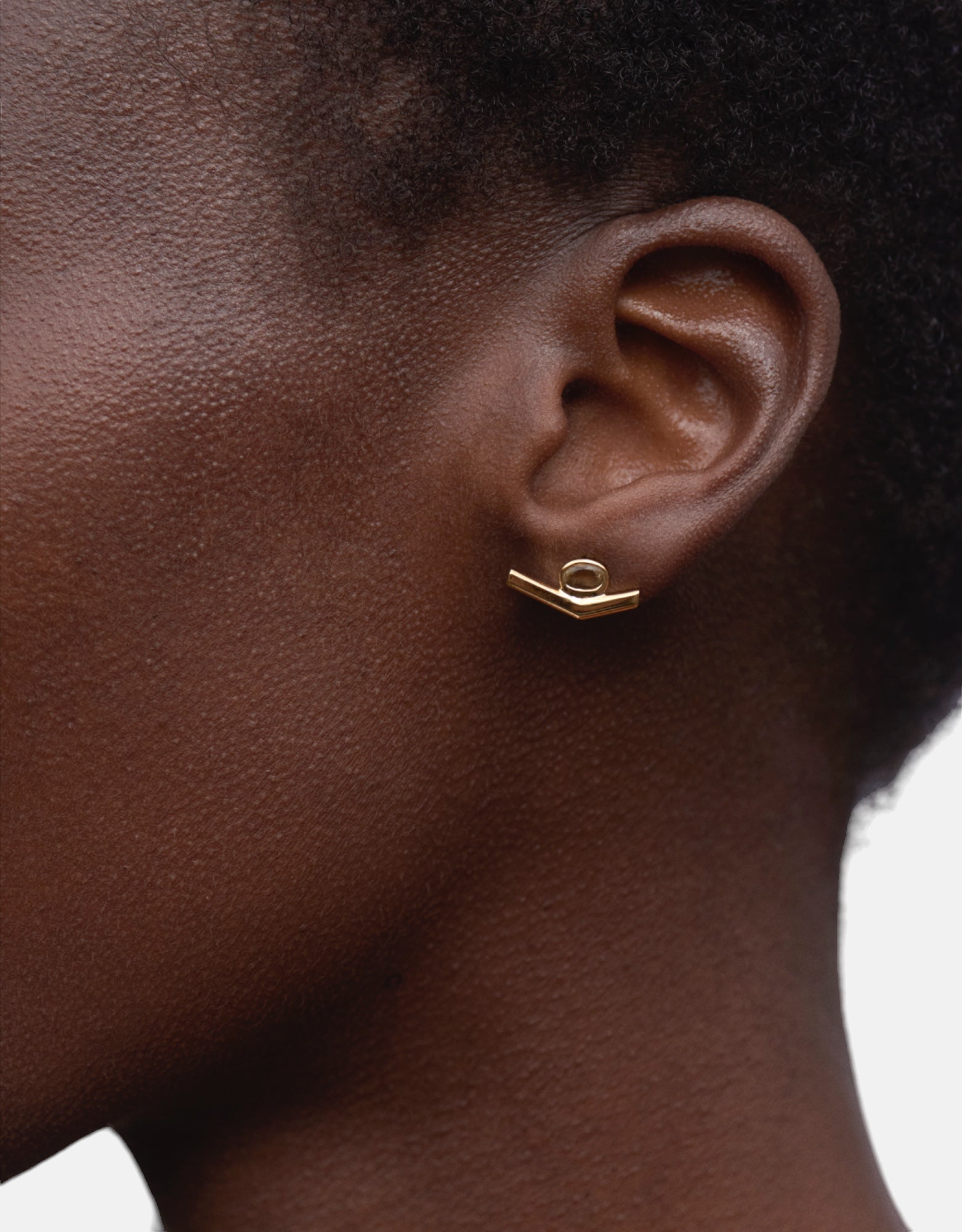 Carolin_Stone_Jewellery_Transforming_Earrings_Citrine_Gold_am_model_2.jpg