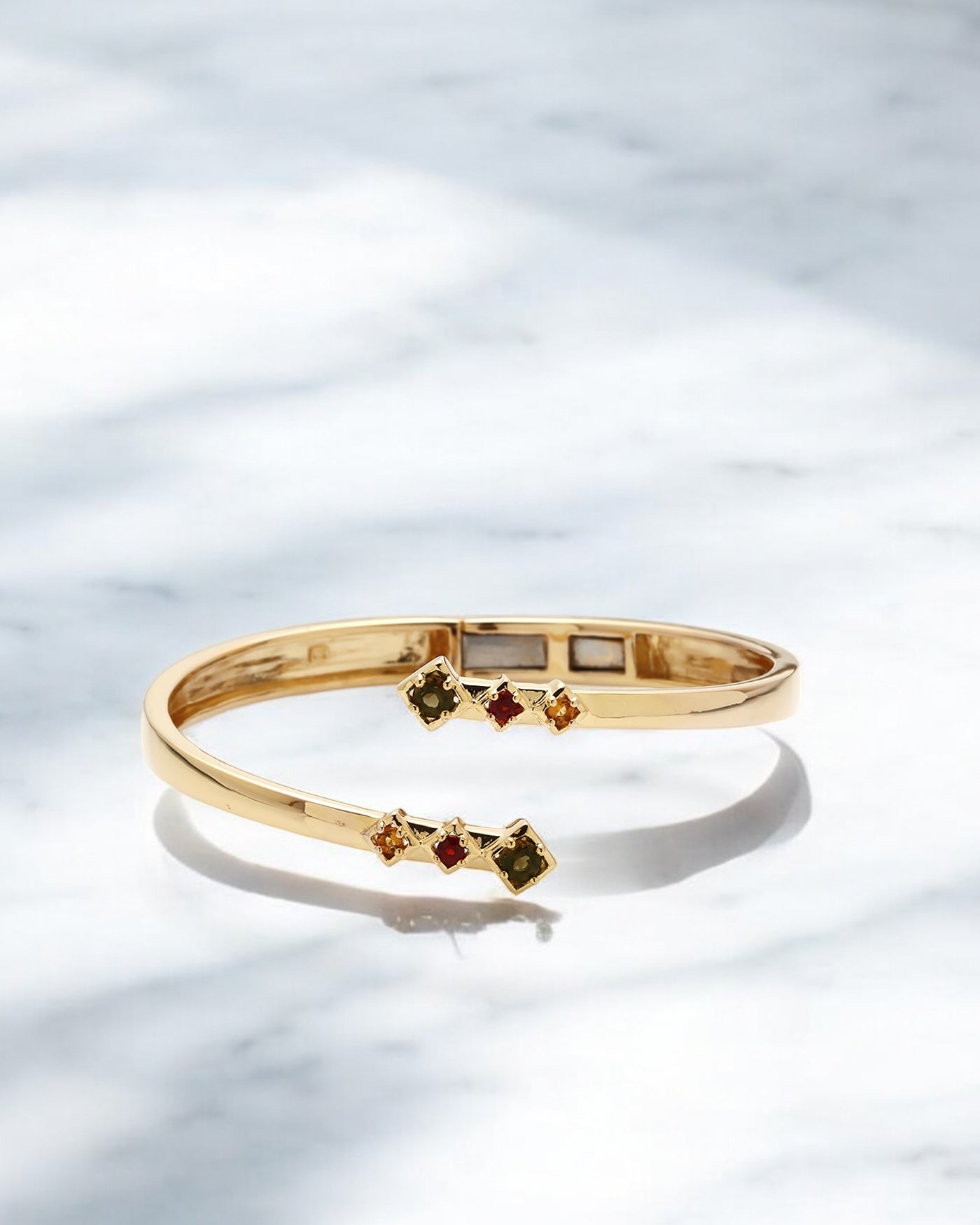 Carolin_Stone_Jewellery_Visionary_Armreif_Gold_Rauchquarz_1_46b72c1e-4dbe-4f3d-bab8-3e5bbf74c474.jpg