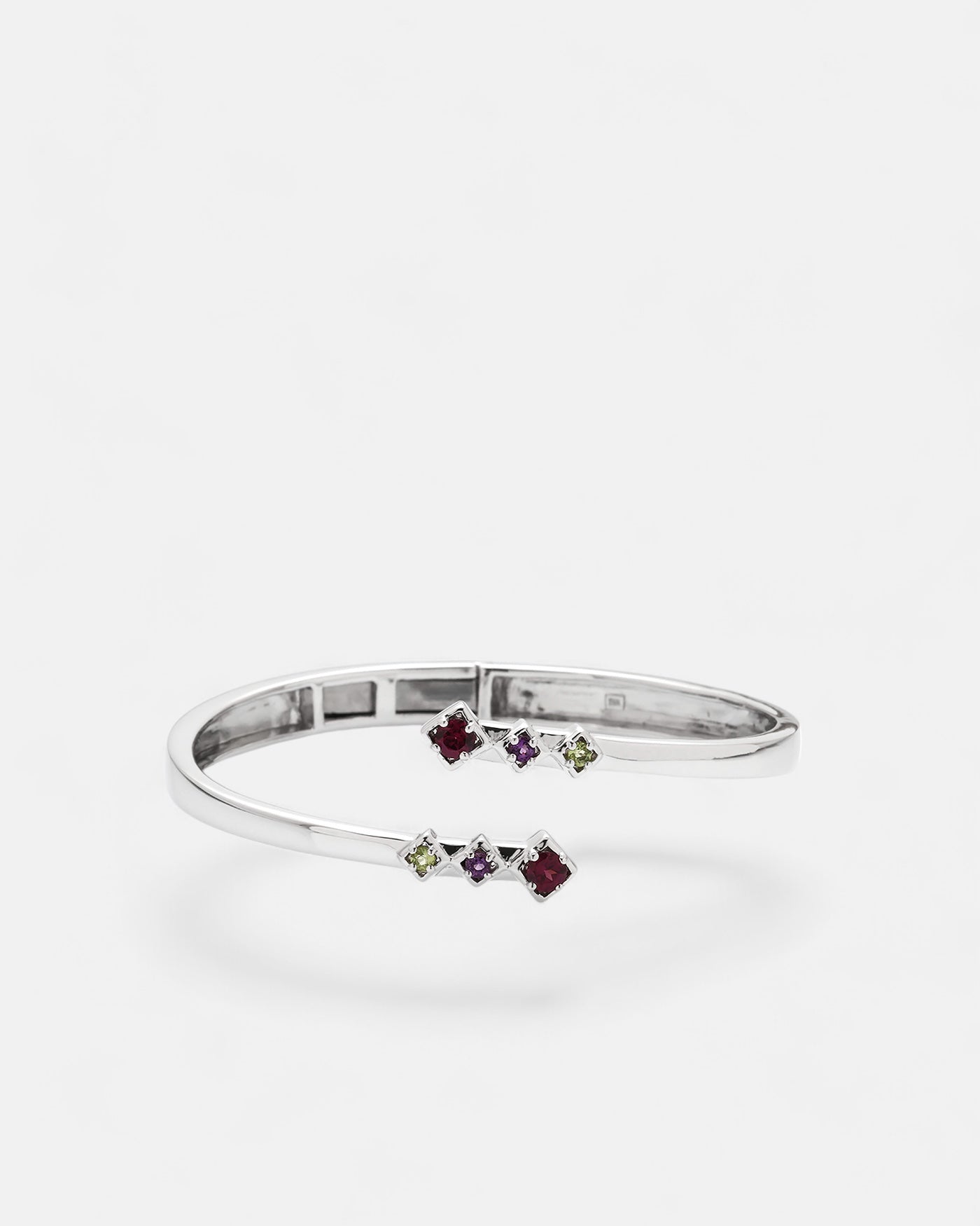 Carolin_Stone_Jewellery_Visionary_Armreif_Silber_Rhodolith_main.jpg