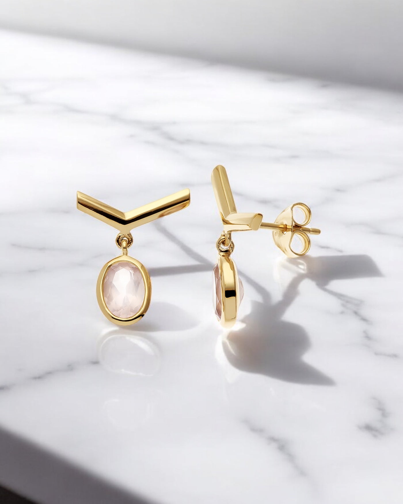 Carolin_Stone_Jewellery_Visionary_Ohrstecker_Rosenquarz_Gold_1-Photoroom.jpg