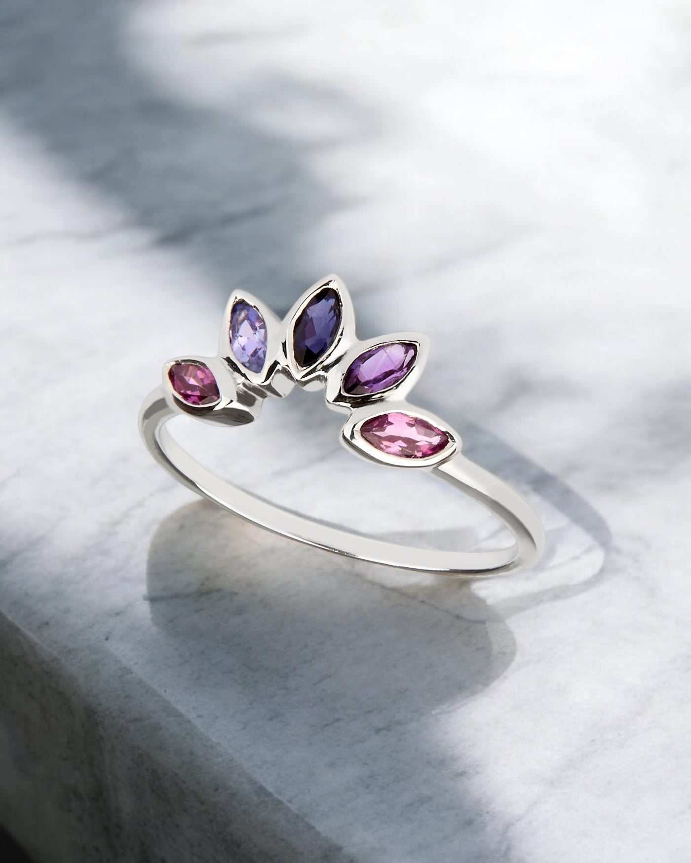 Carolin_stone_Jewellery_Crown_Ring_Silber_Amethyst_1_016289bc-a0e5-45d1-ab91-c6302c0a417b.jpg