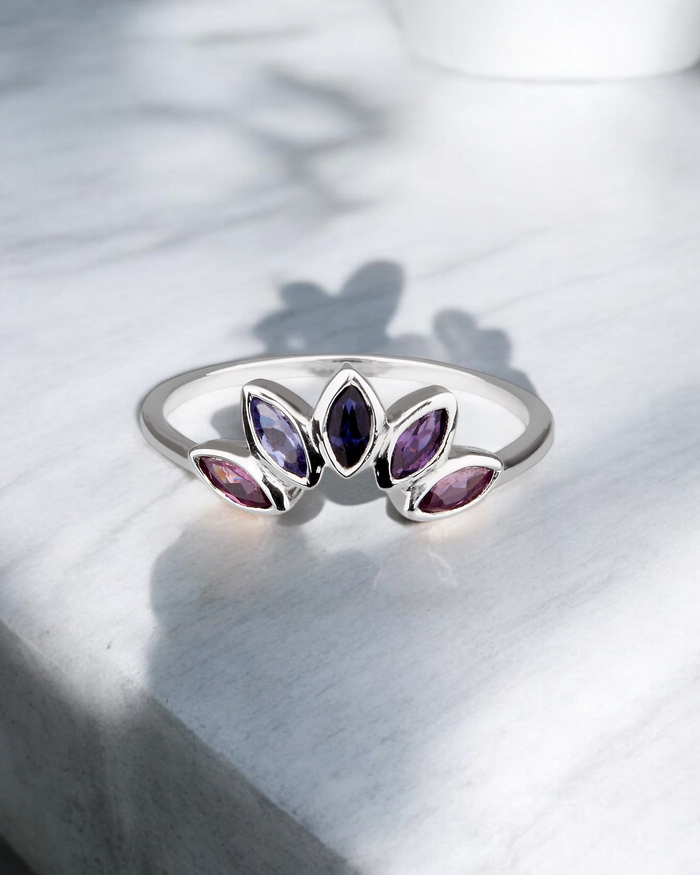 Carolin_stone_Jewellery_Crown_Ring_Silber_Amethyst_2_05df6fdf-cc79-4ae4-857d-96b70b1a7339.jpg
