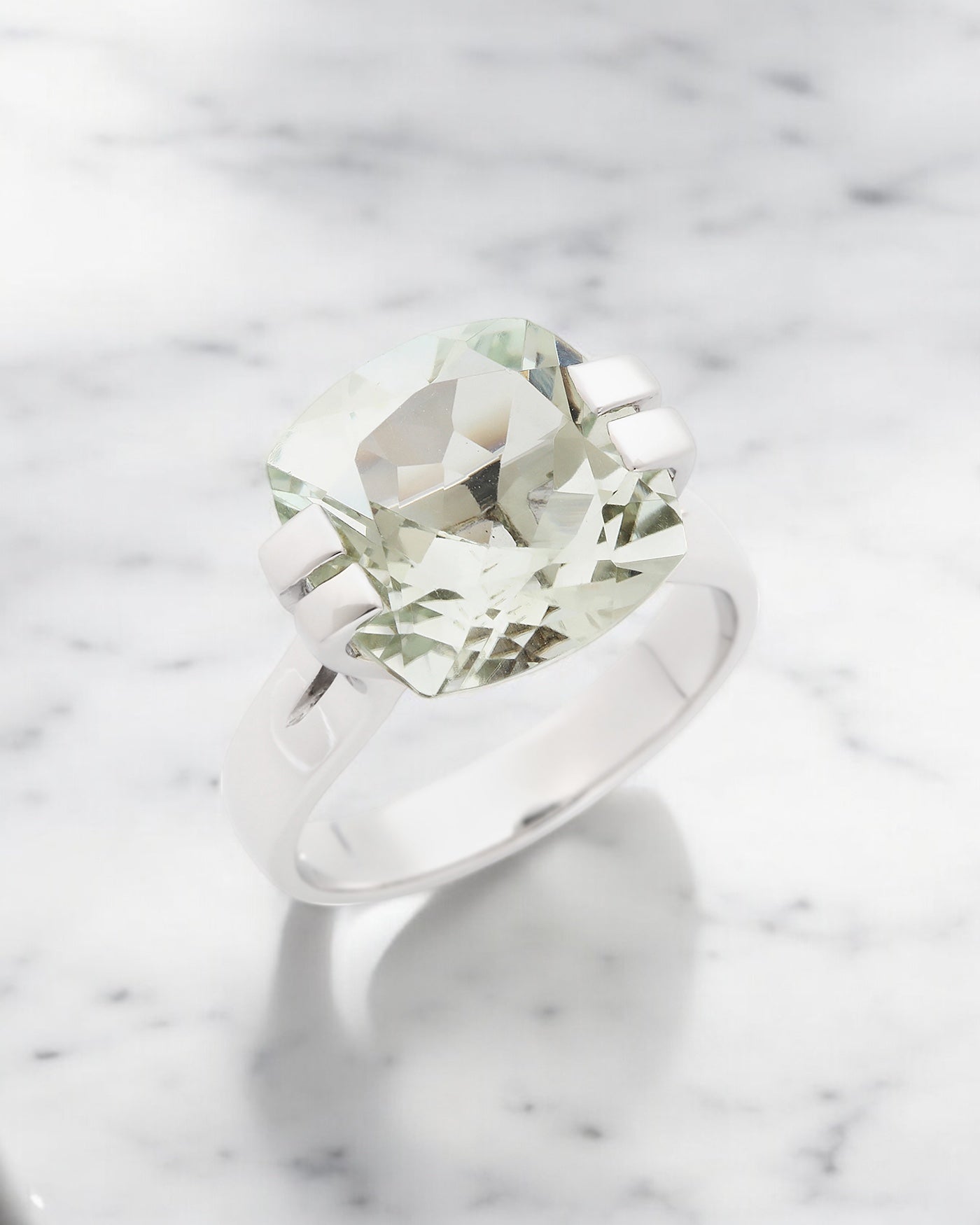 Carollin_Stone_Jewellery_My_Brilliant_Ring_gruner_Amethyst_Silber_1-Photoroom.jpg