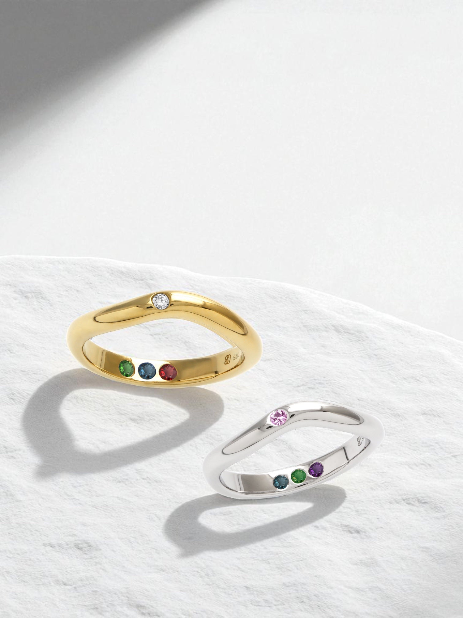 Hidden_Inner_Strength_Ring_Poliert_Gold_und_Silber_on_stone-Photoroom-2.jpg