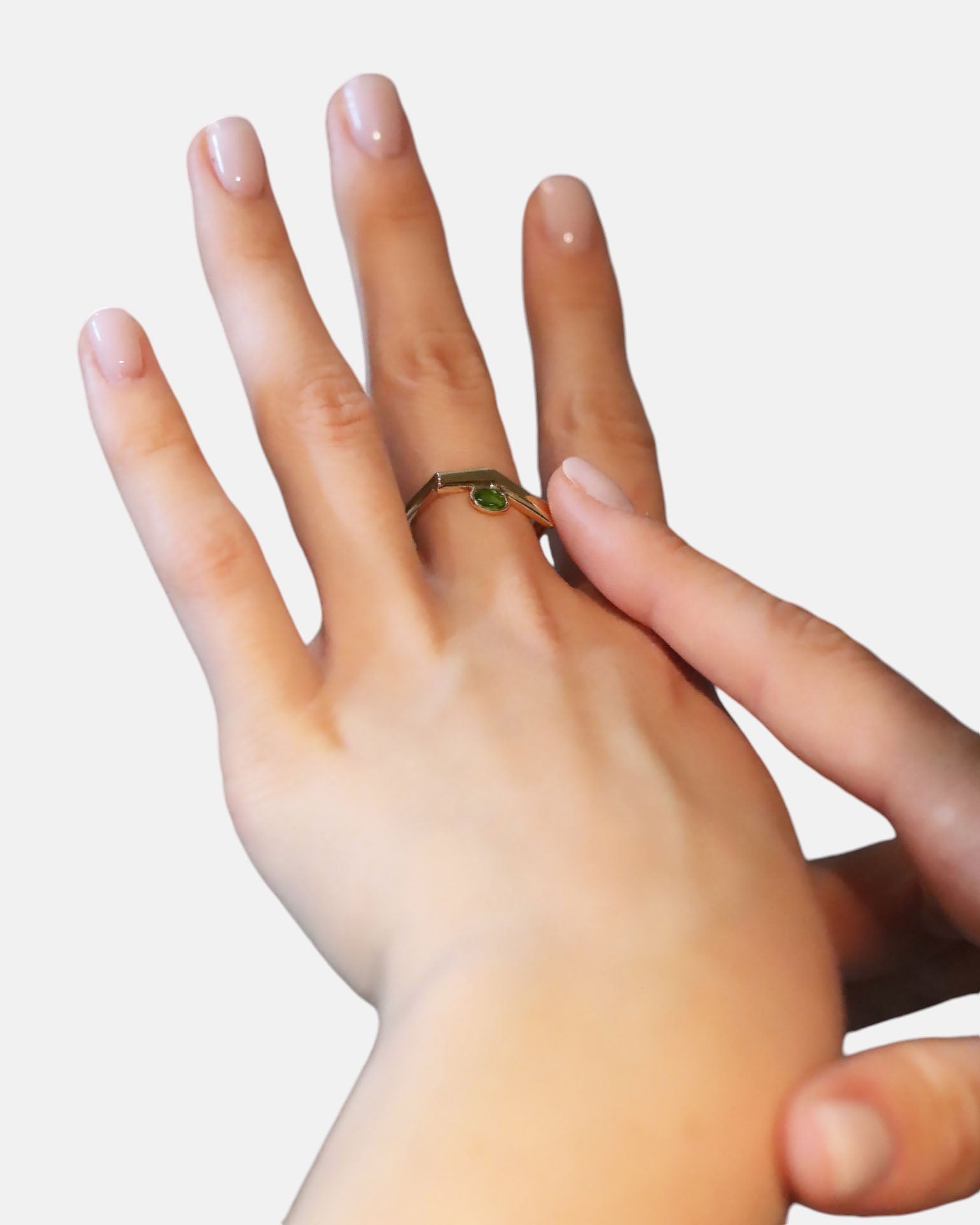 Pioneering ring chrome diopside gold
