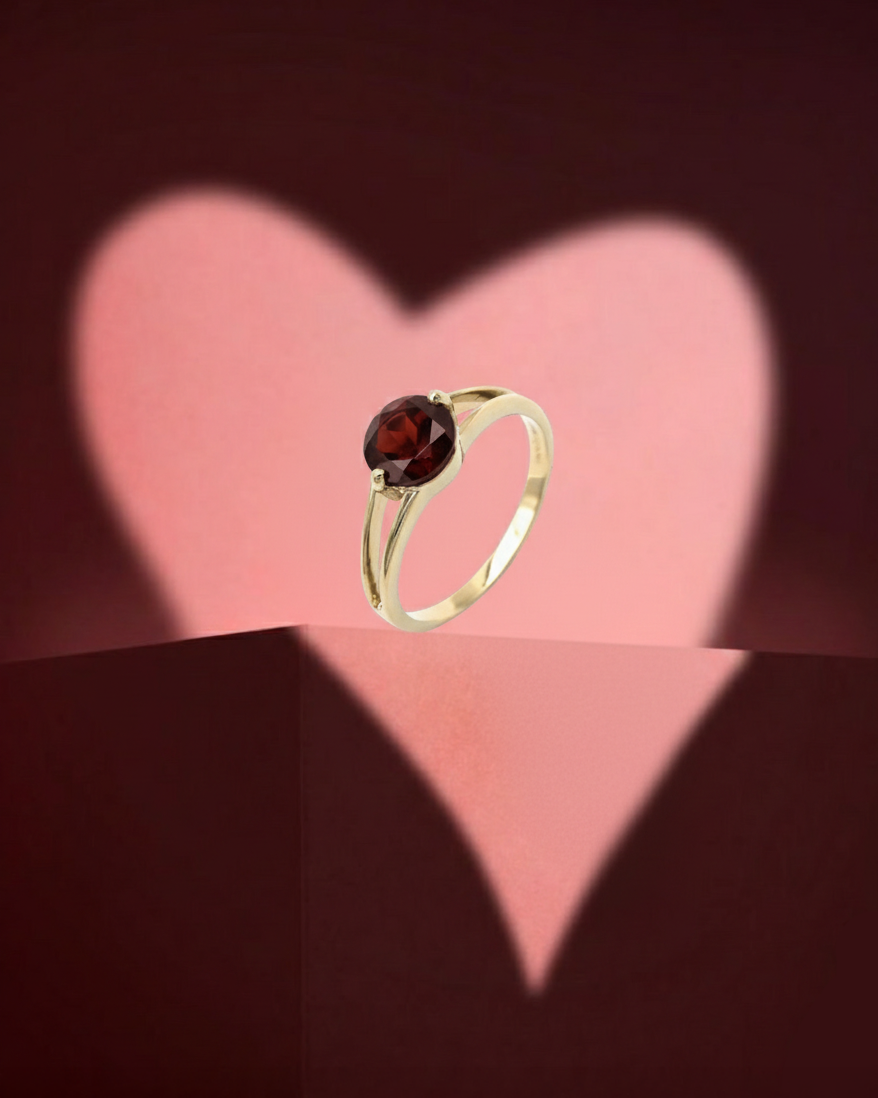 Red_garnet_Intetion_Ring-heart_spotlight_story_ef162dd4-bb6c-4d3c-86a2-a830657f5645.png