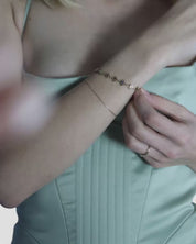 Embrace Me Armband Granat Gold